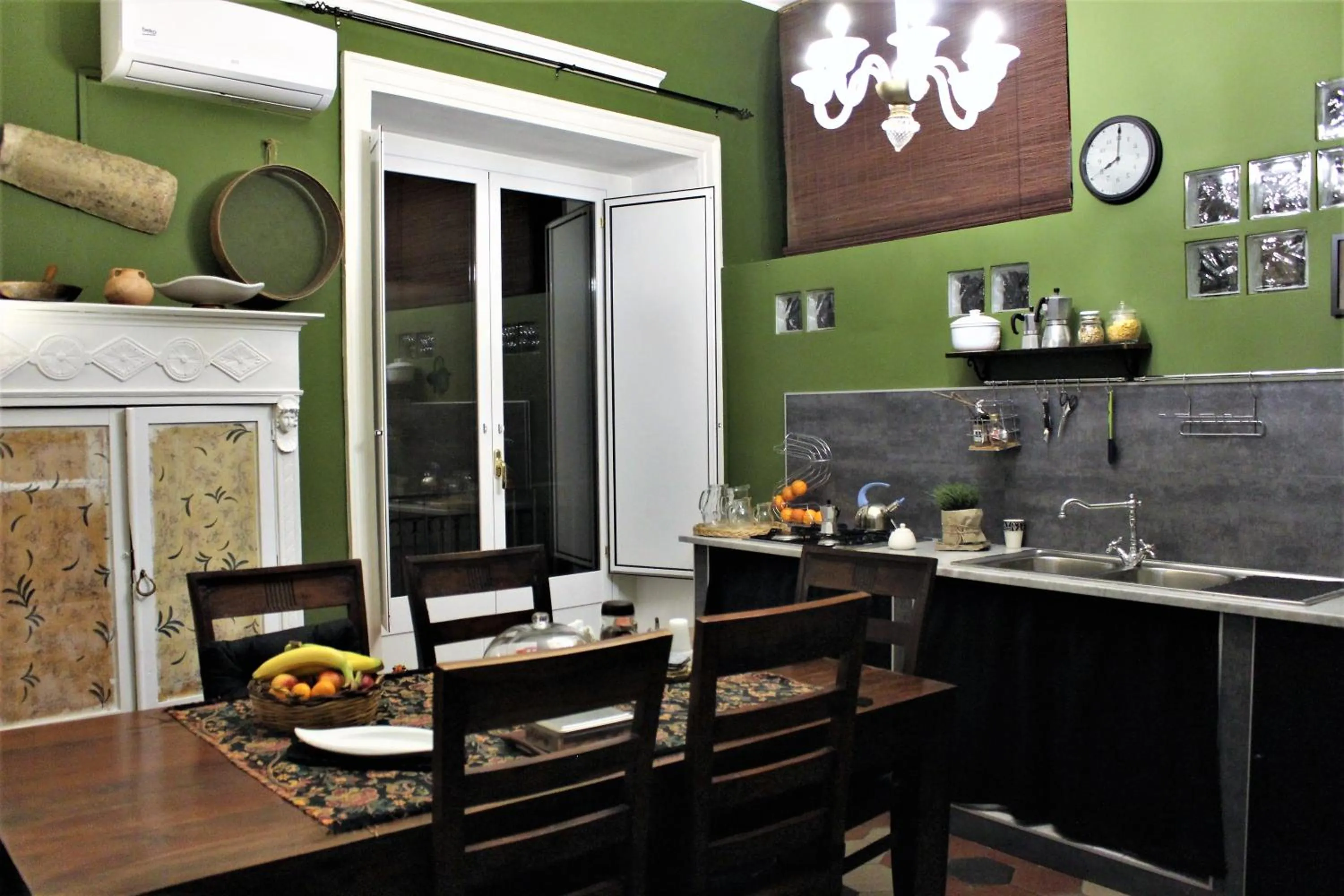 Kitchen or kitchenette in La Via delle Biciclette