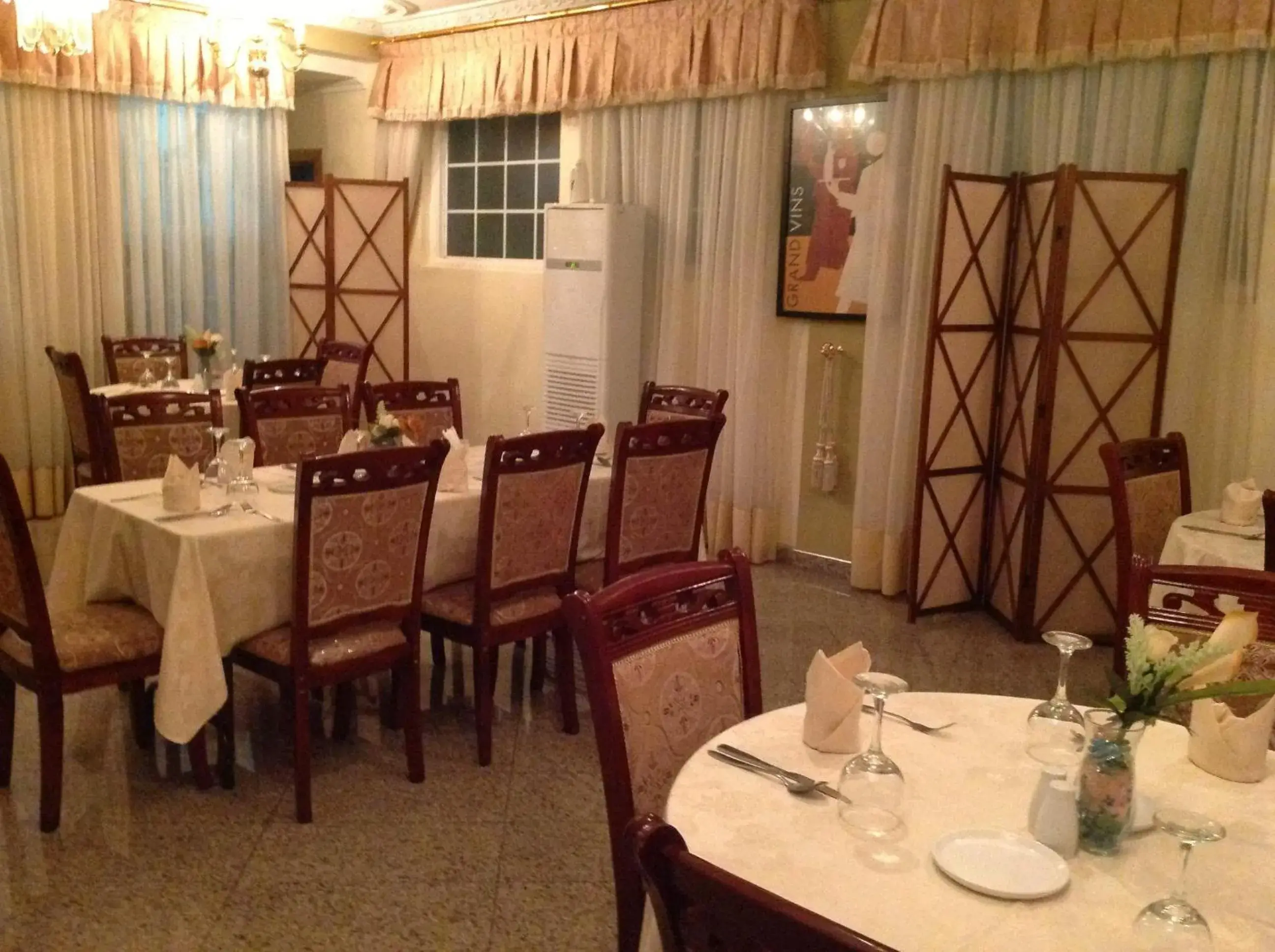 Restaurant/places to eat in Charleston Hotel Restaurant/places to eat in Charleston Hotel