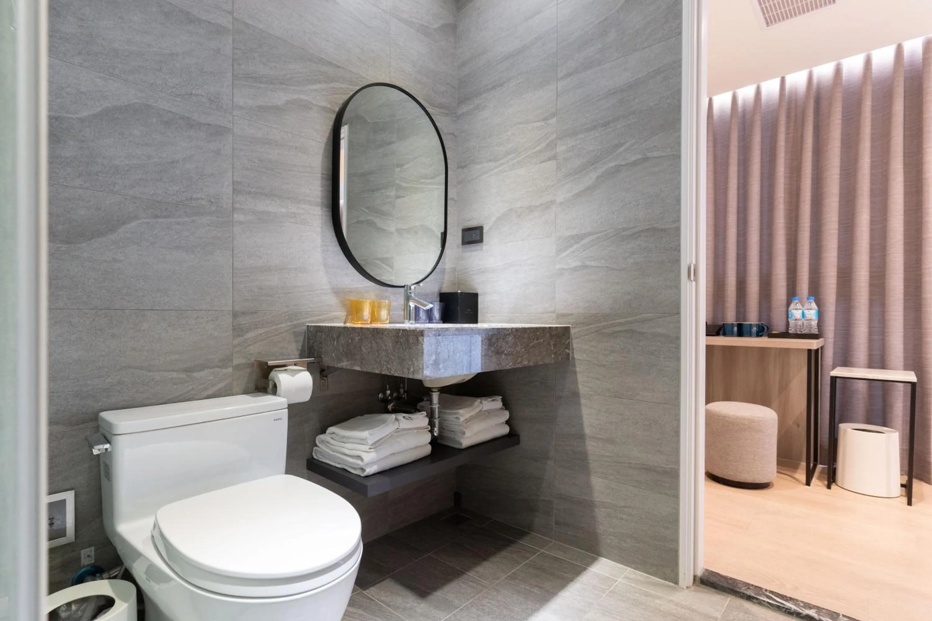 Toilet in Joie de Inn