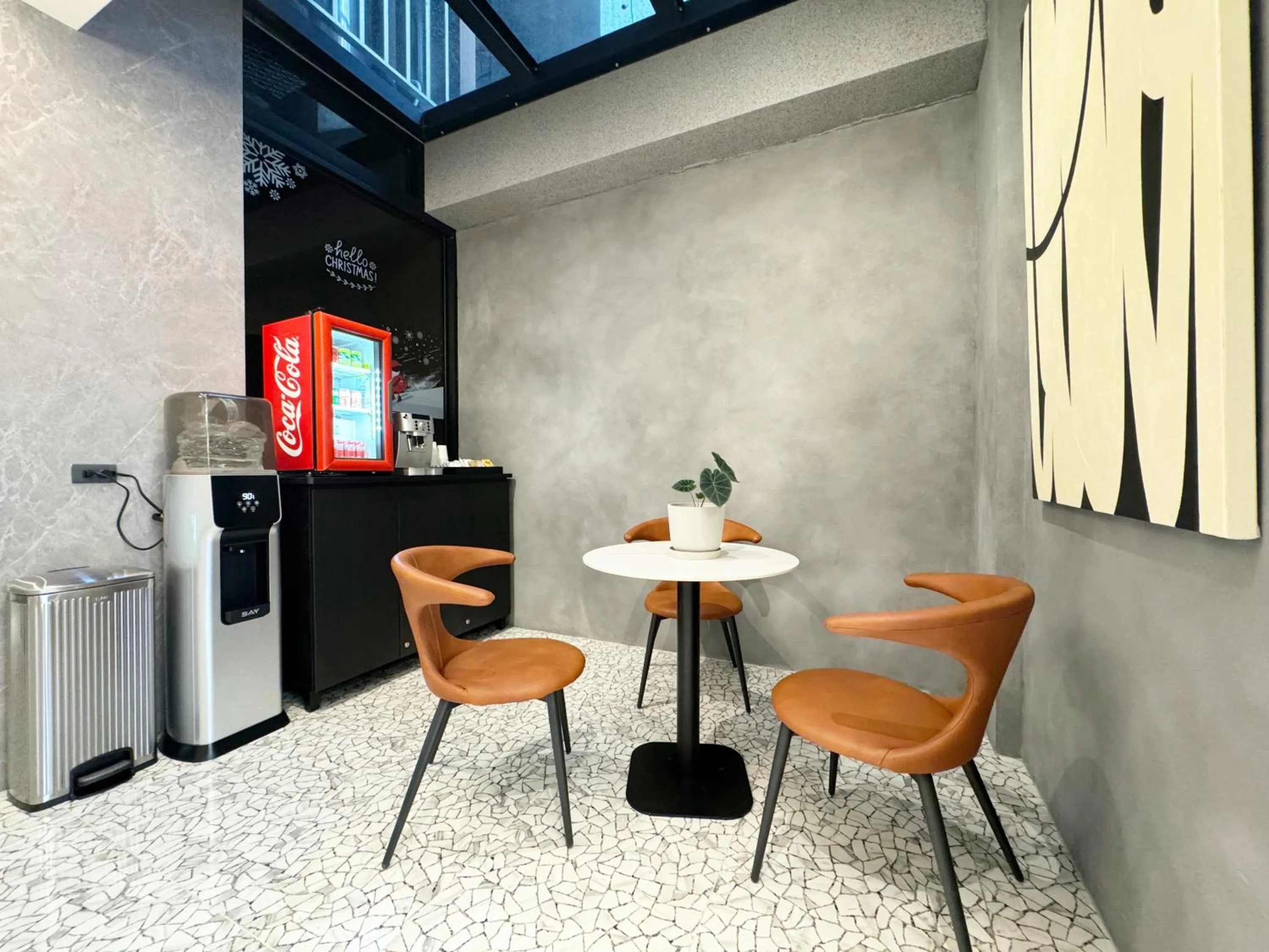 On site in Joie de Inn