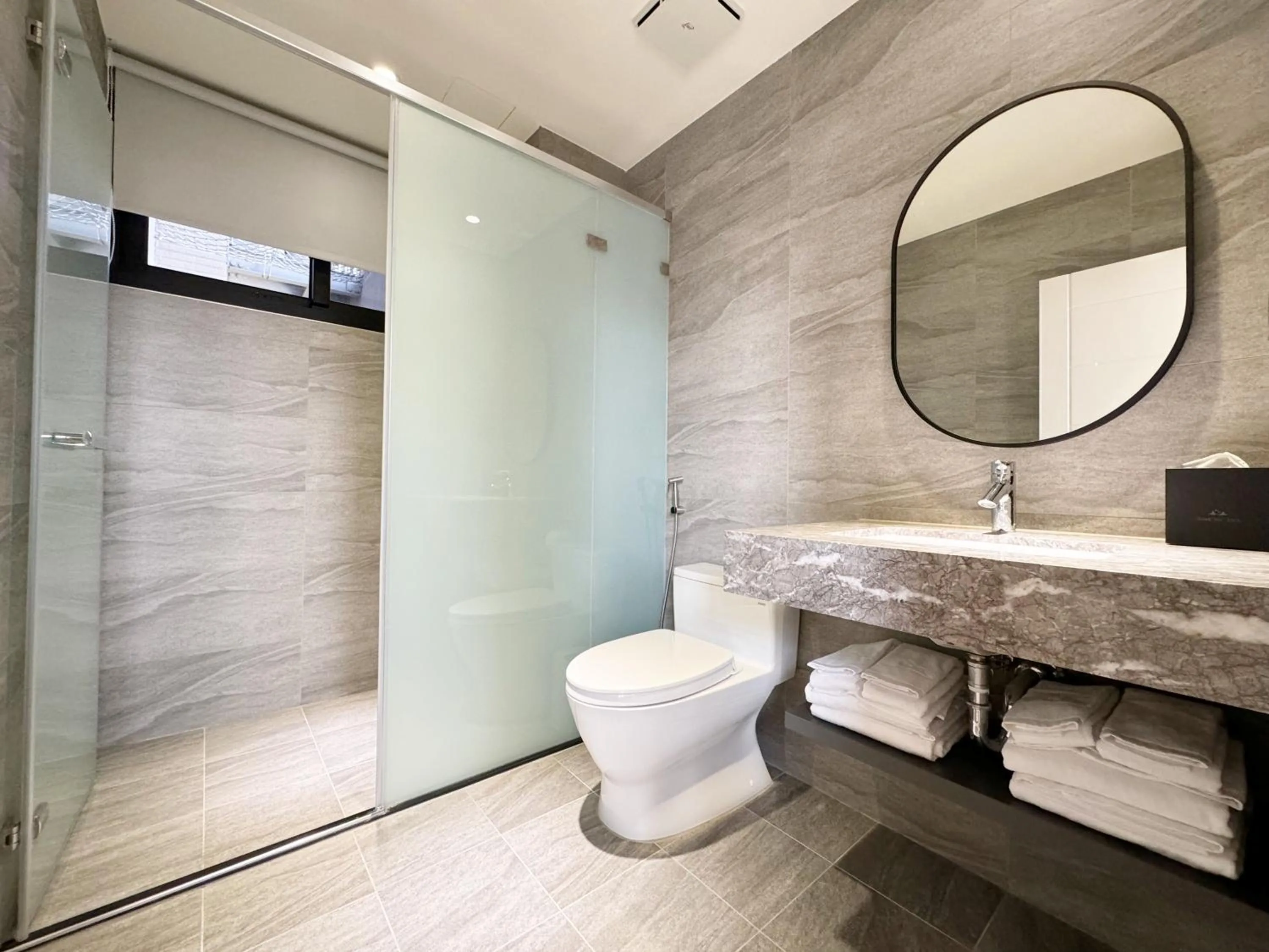 Toilet in Joie de Inn