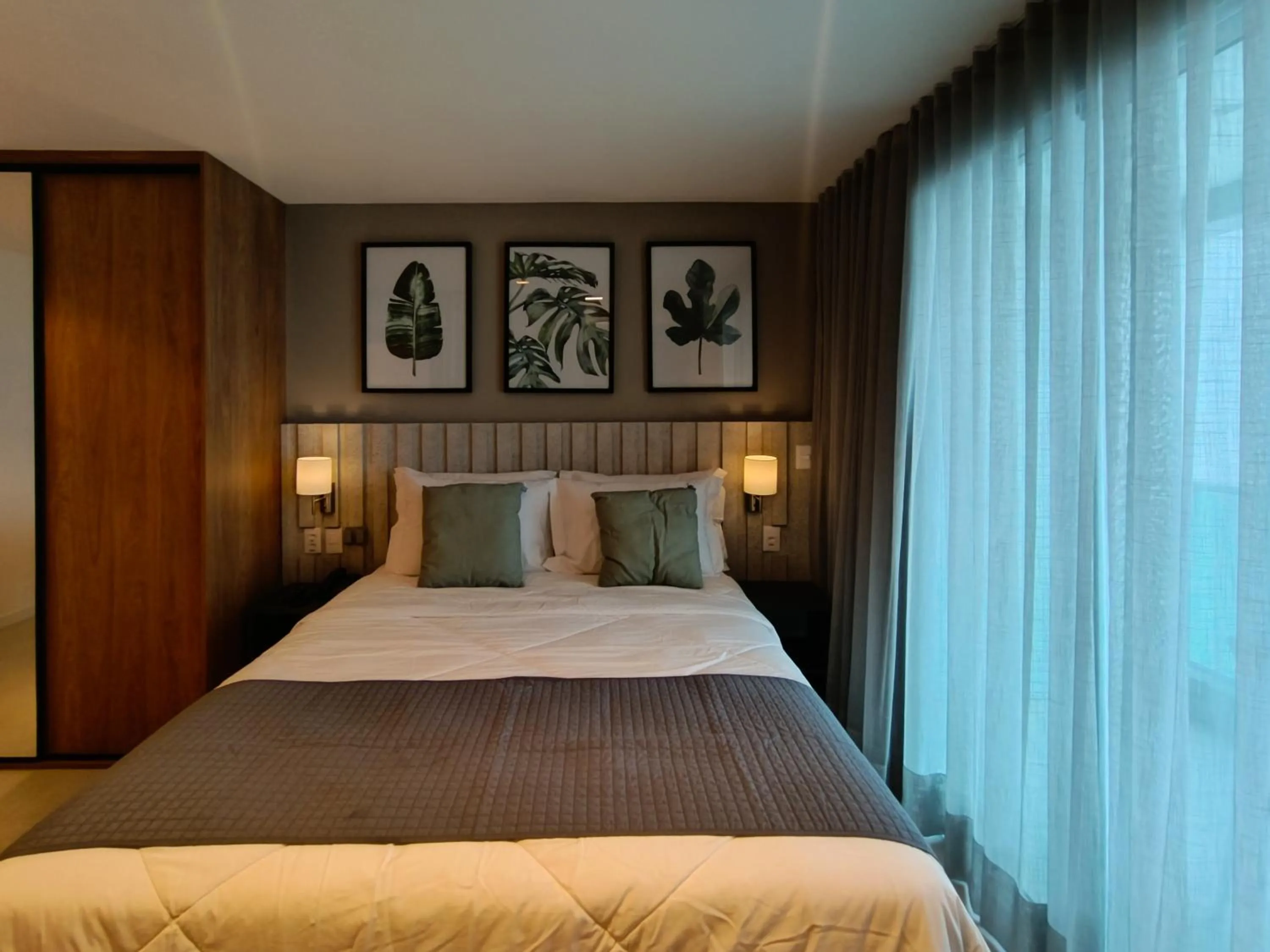 Photo of the whole room, Bed in RN Studio Premium