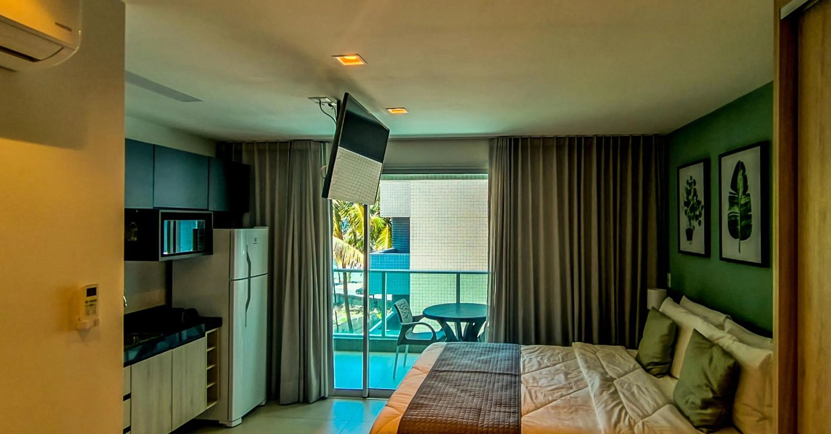 Photo of the whole room, Bed in RN Studio Premium