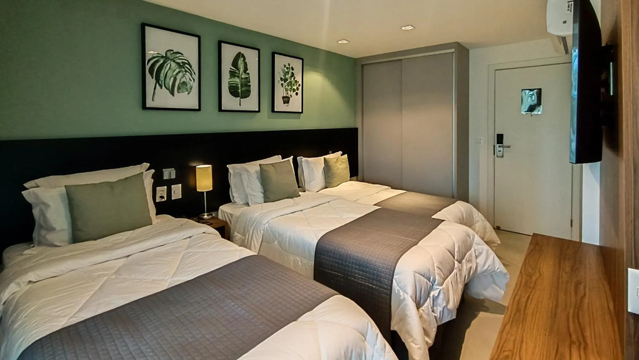 Photo of the whole room, Bed in RN Studio Premium