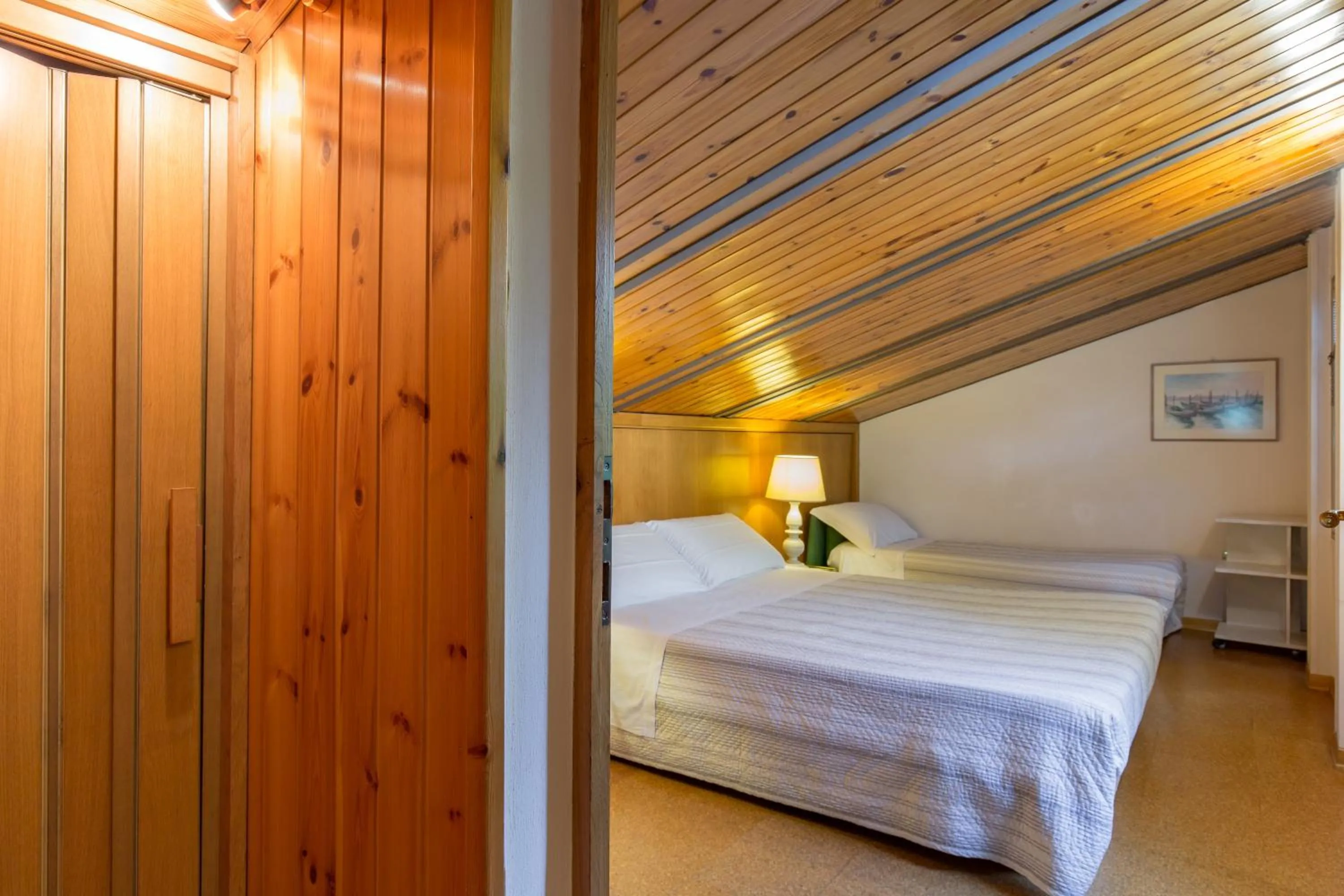 Bedroom, Bed in Gheller Apartment
