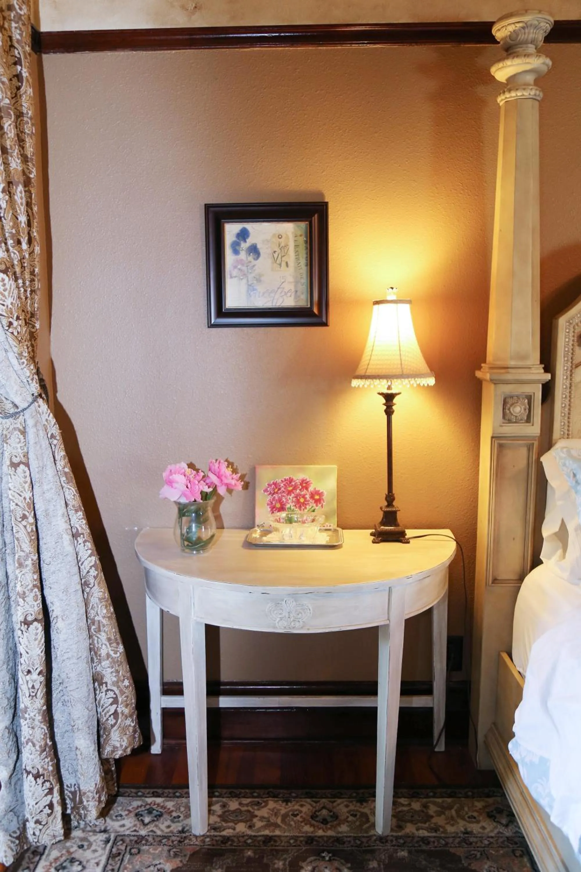 Bed in Iron Horse Inn