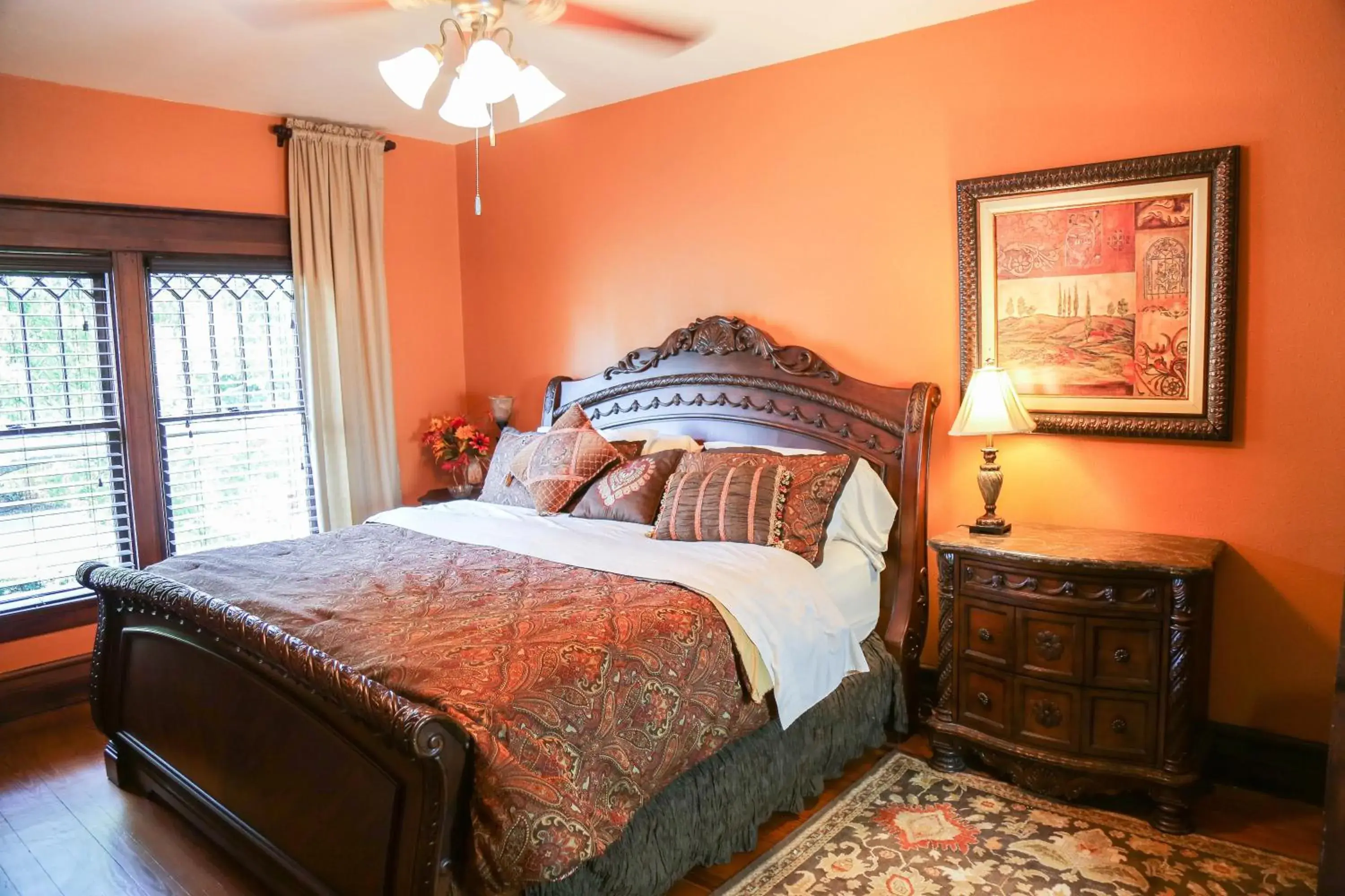 Bed in Iron Horse Inn Bed in Iron Horse Inn