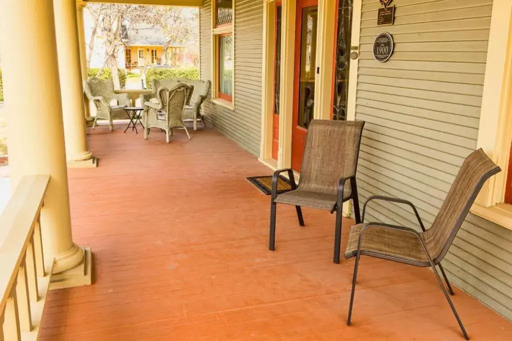 Property building in Iron Horse Inn Property building in Iron Horse Inn