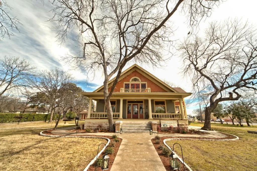 Property building in Iron Horse Inn