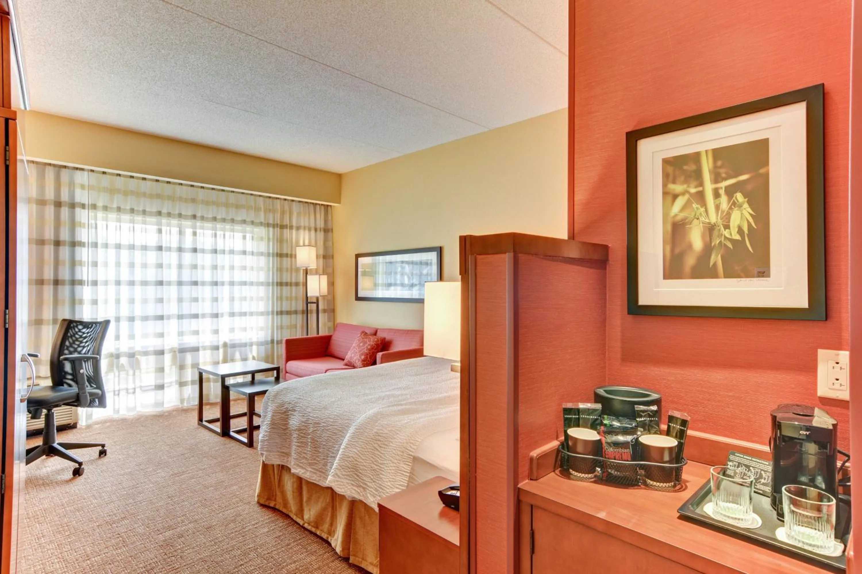 Photo of the whole room, Bed in Courtyard by Marriott Bridgeport Clarksburg