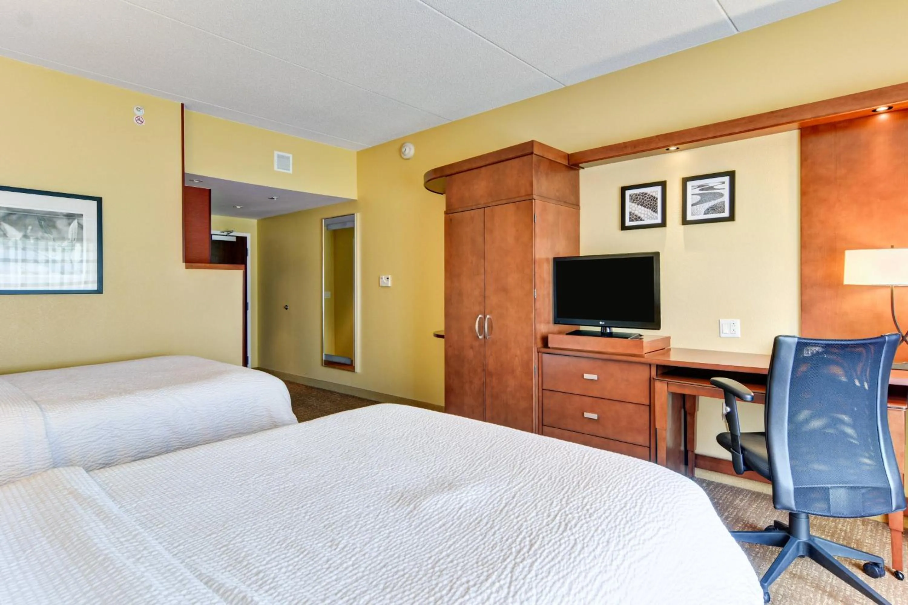 Bedroom, Bed in Courtyard by Marriott Bridgeport Clarksburg