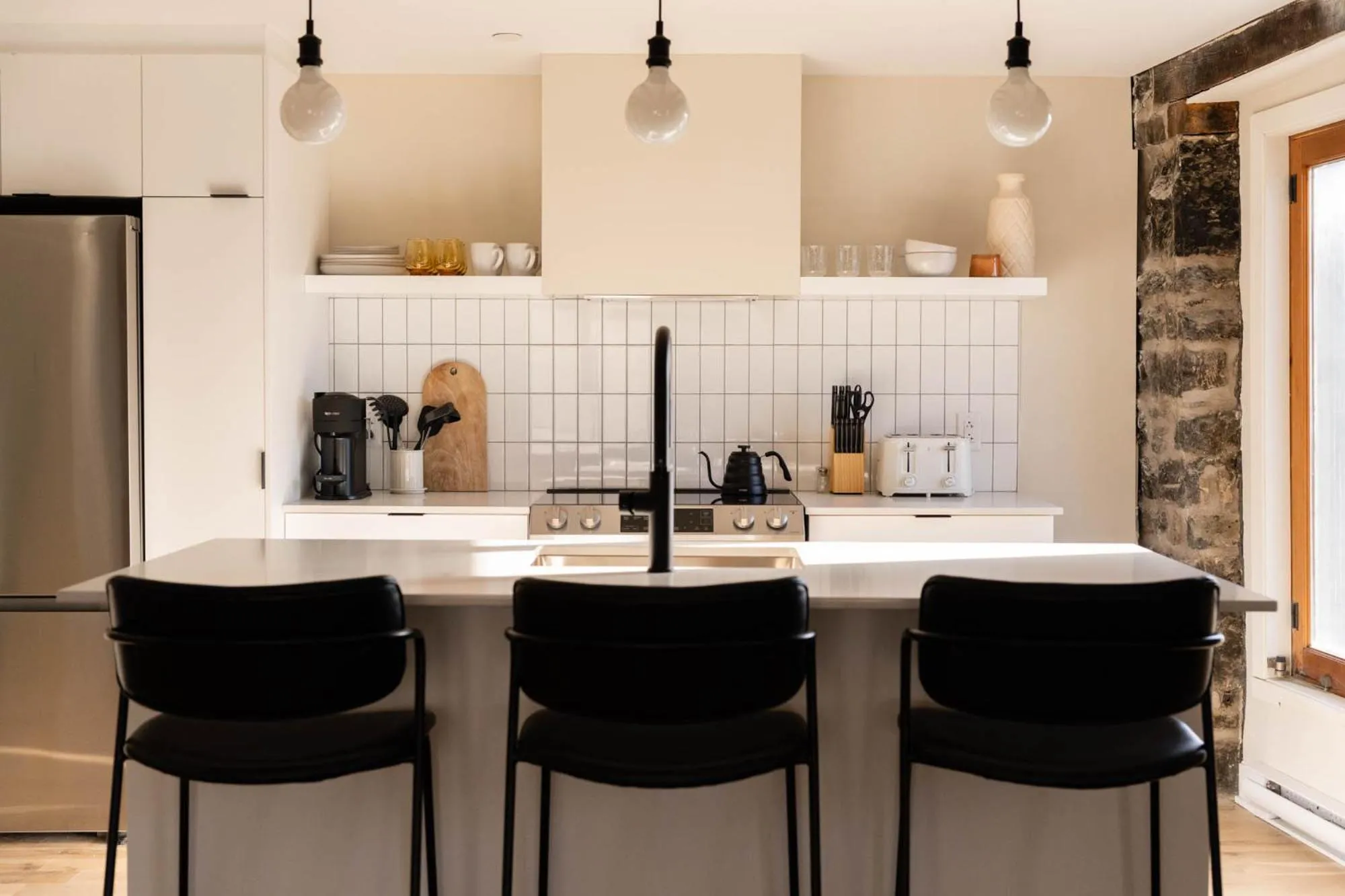 Kitchen or kitchenette in Maison Place Royale by Luxury In Transit