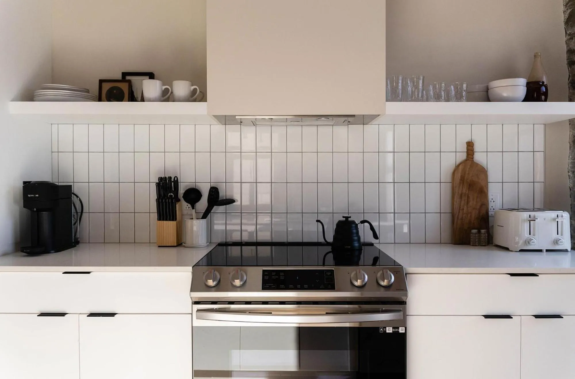 Coffee/tea facilities in Maison Place Royale by Luxury In Transit