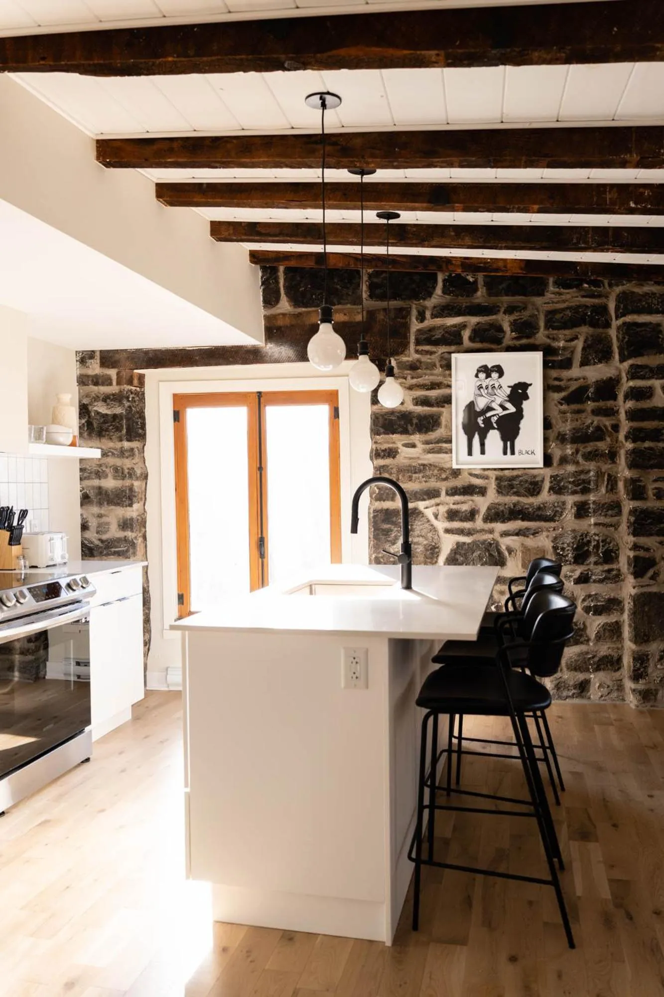 Kitchen or kitchenette in Maison Place Royale by Luxury In Transit