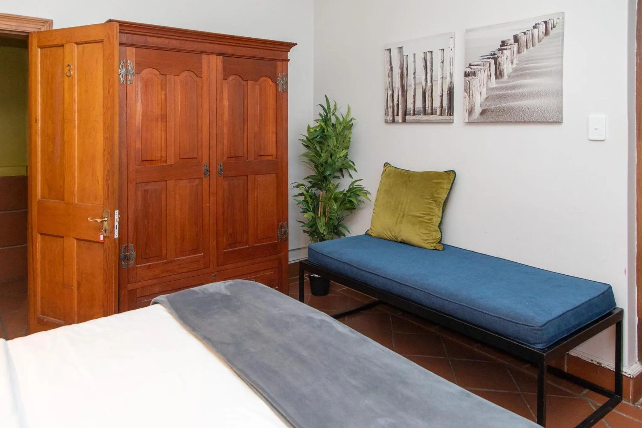 Bedroom, Bed in Loddey`s Guest House - by Beach Collection