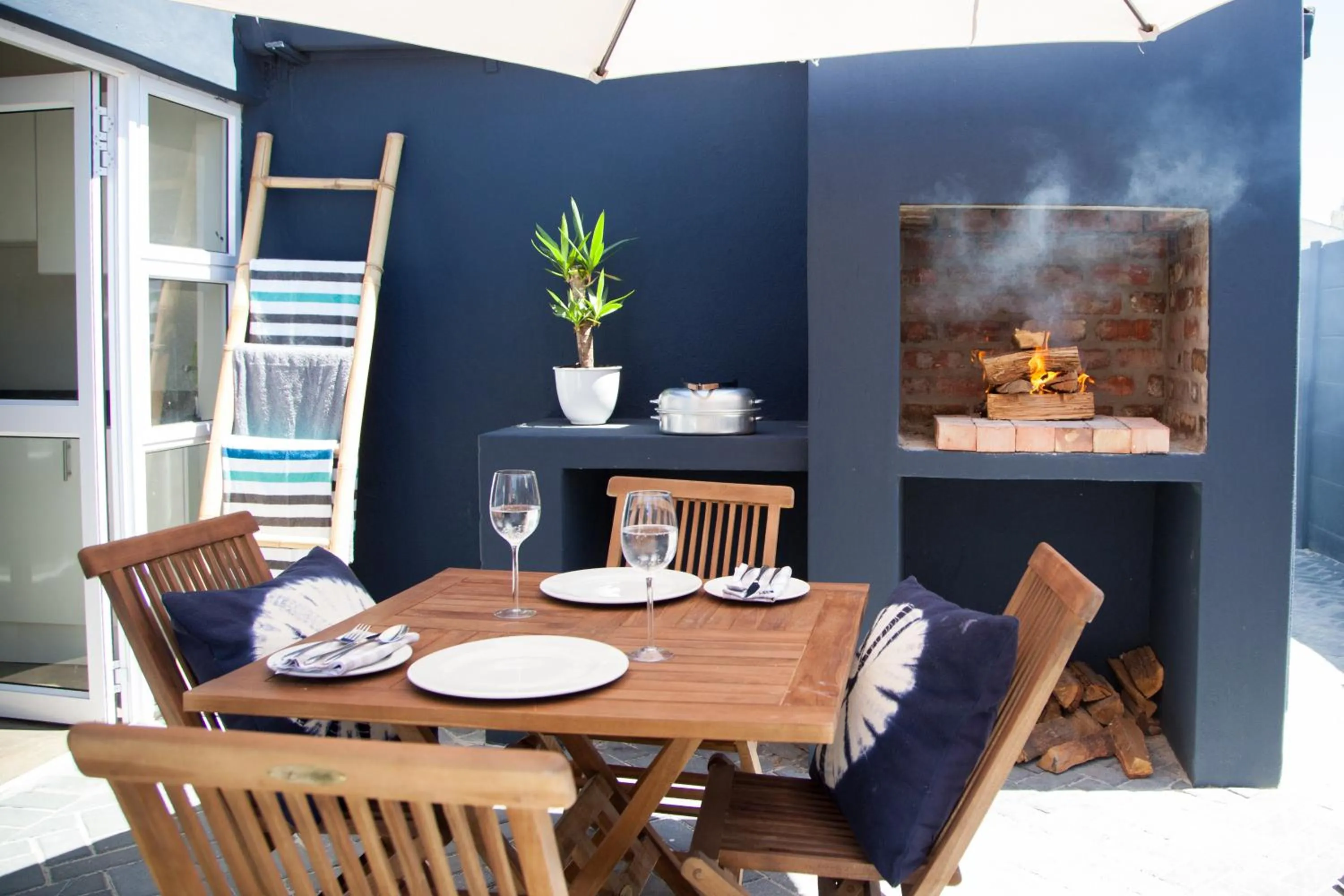 Loddey`s Guest House - by Beach Collection