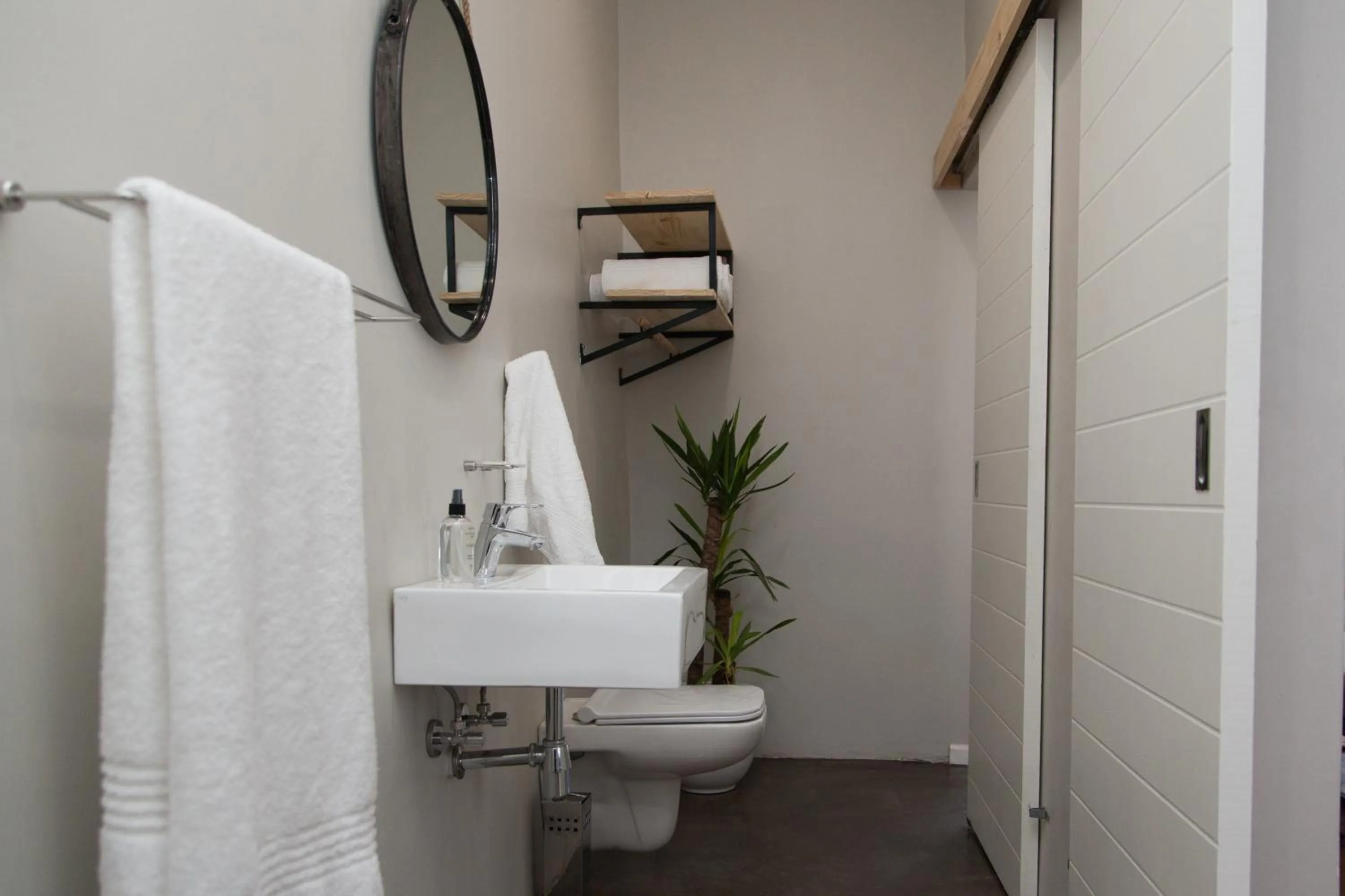 Loddey`s Guest House - by Beach Collection