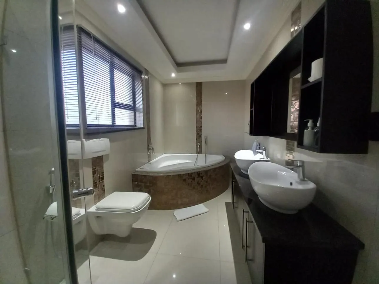 Bathroom in Loddey`s Guest House - by Beach Collection
