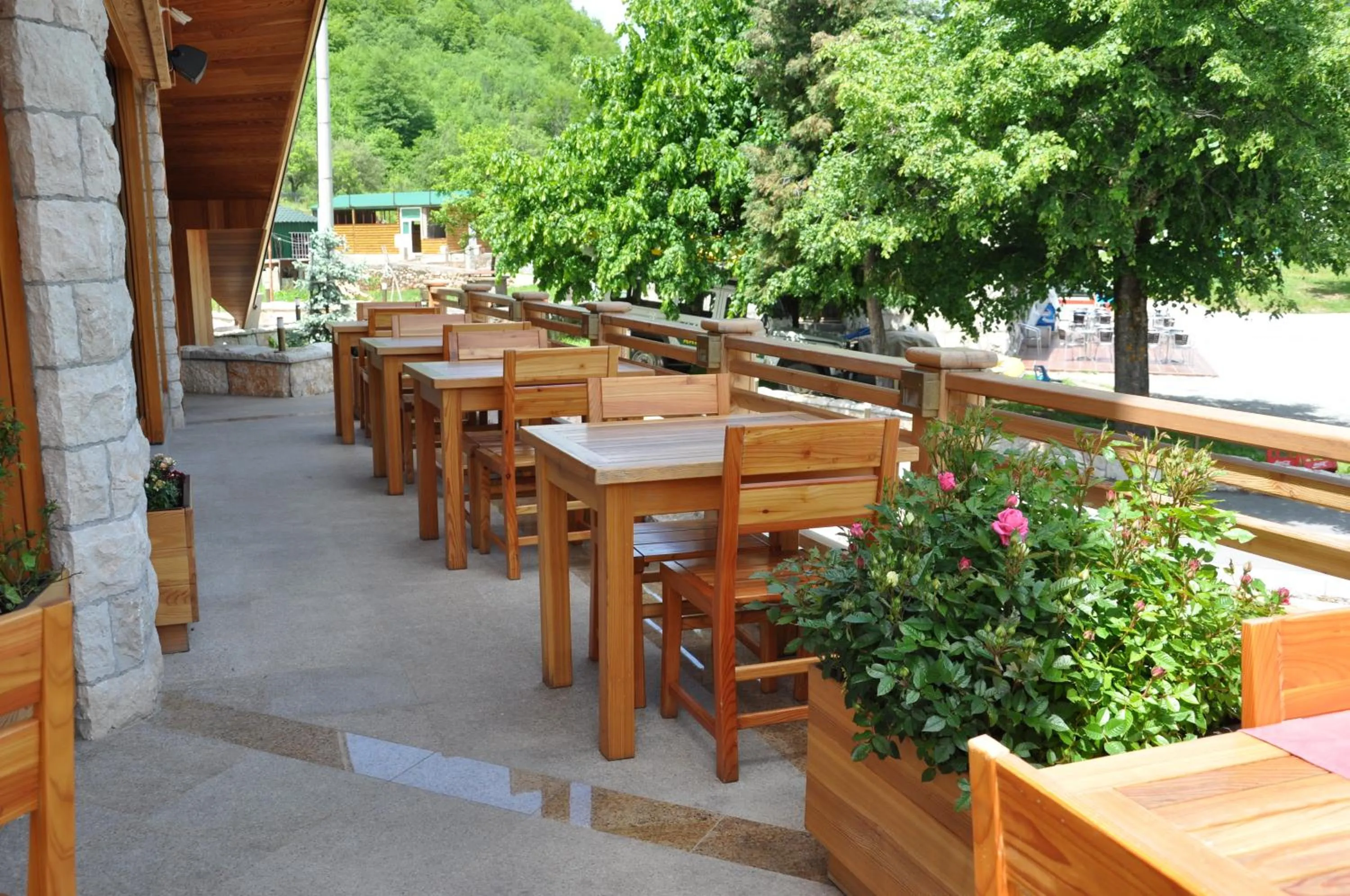 Patio in Motel Tara MB