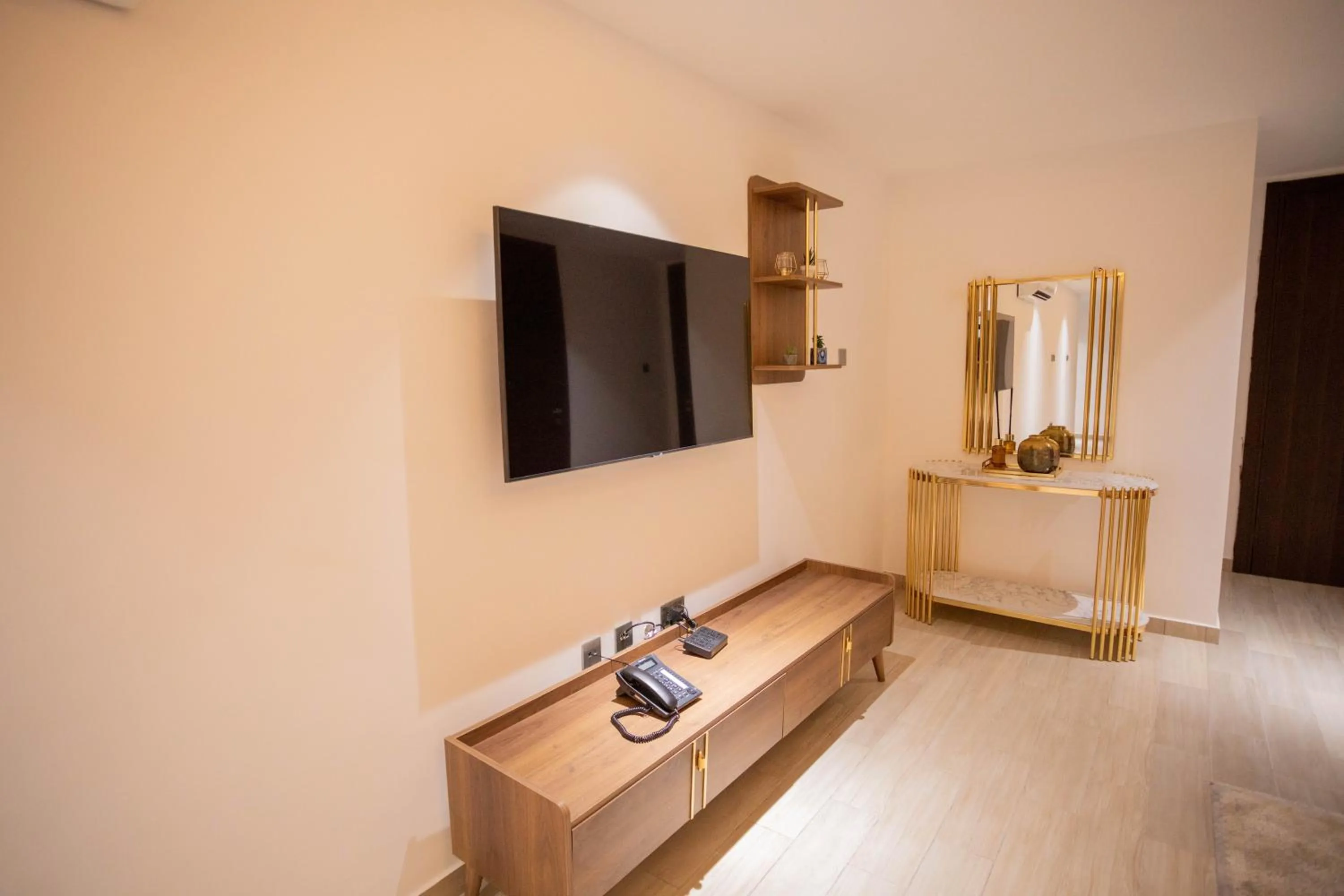 TV and multimedia in Veronique Heights