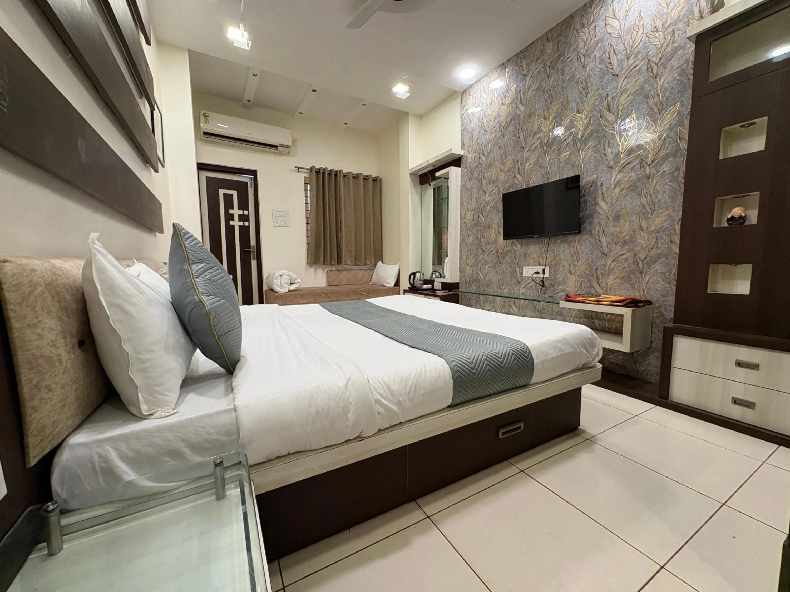 Bedroom, Bed in Hotel Anantshree Inn Shree Mahakaleshwar Temple Ujjain