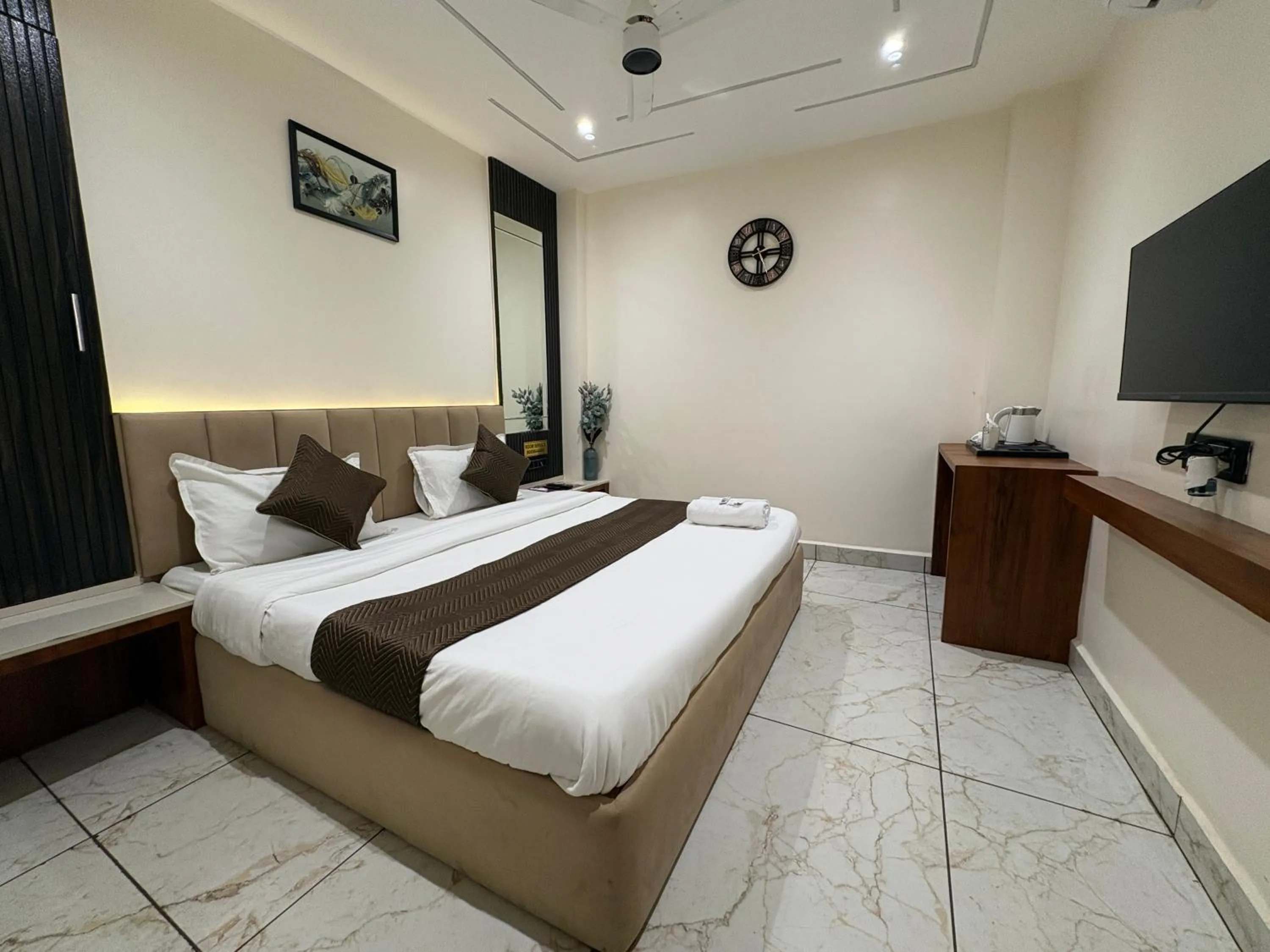 Bedroom, Bed in Hotel Anantshree Inn Shree Mahakaleshwar Temple Ujjain