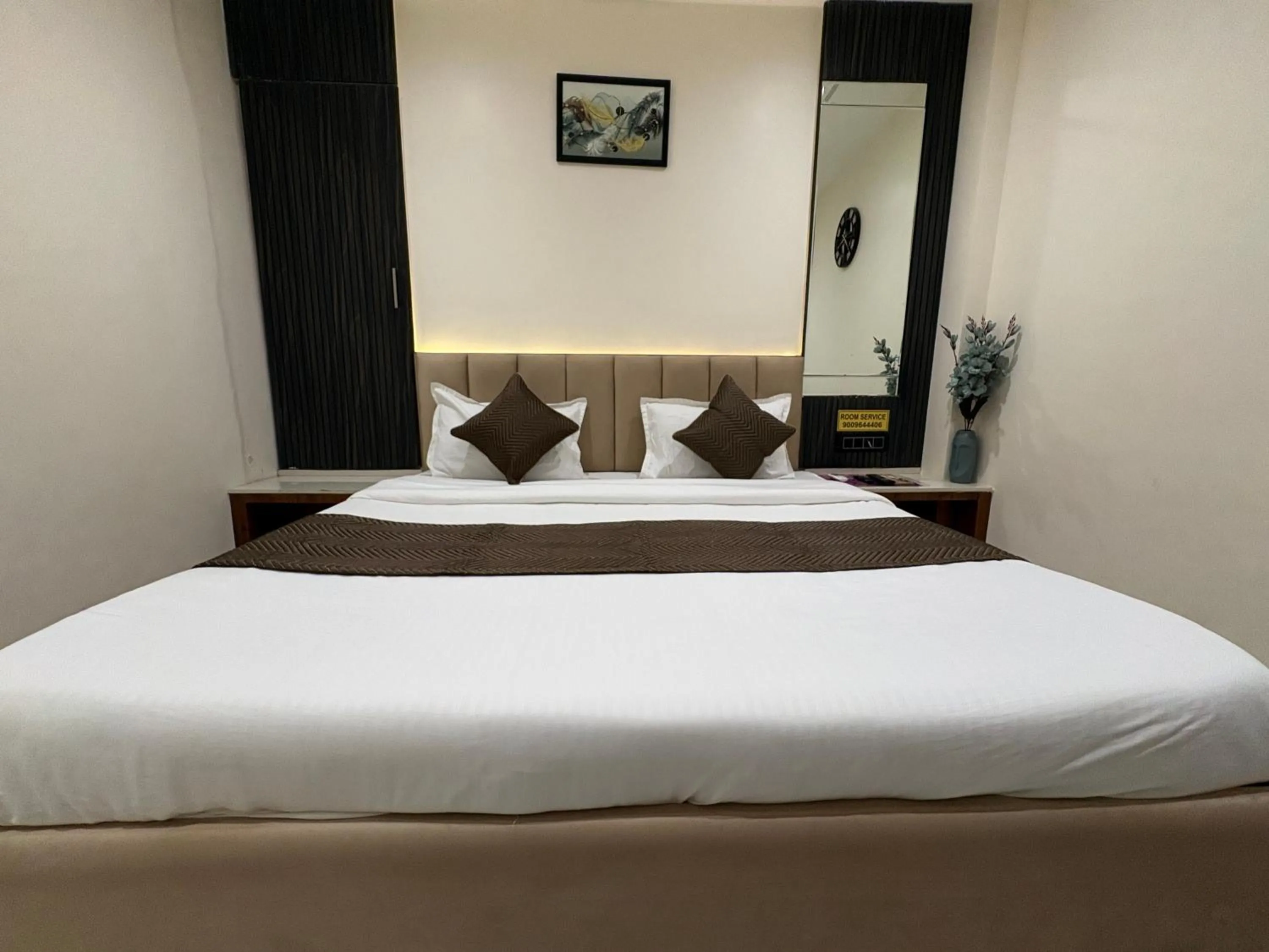 Bed in Hotel Anantshree Inn Shree Mahakaleshwar Temple Ujjain