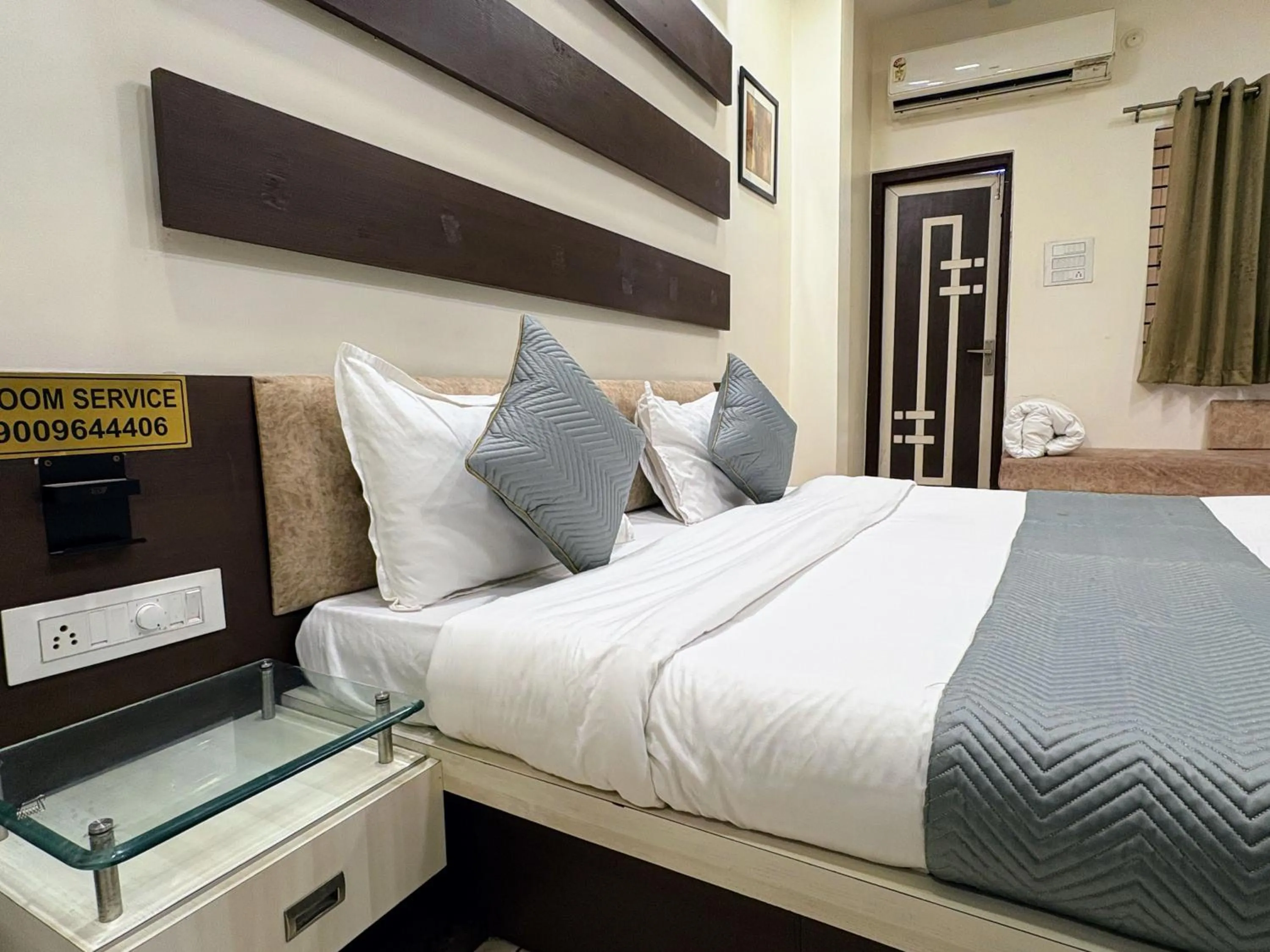 Bed in Hotel Anantshree Inn Shree Mahakaleshwar Temple Ujjain