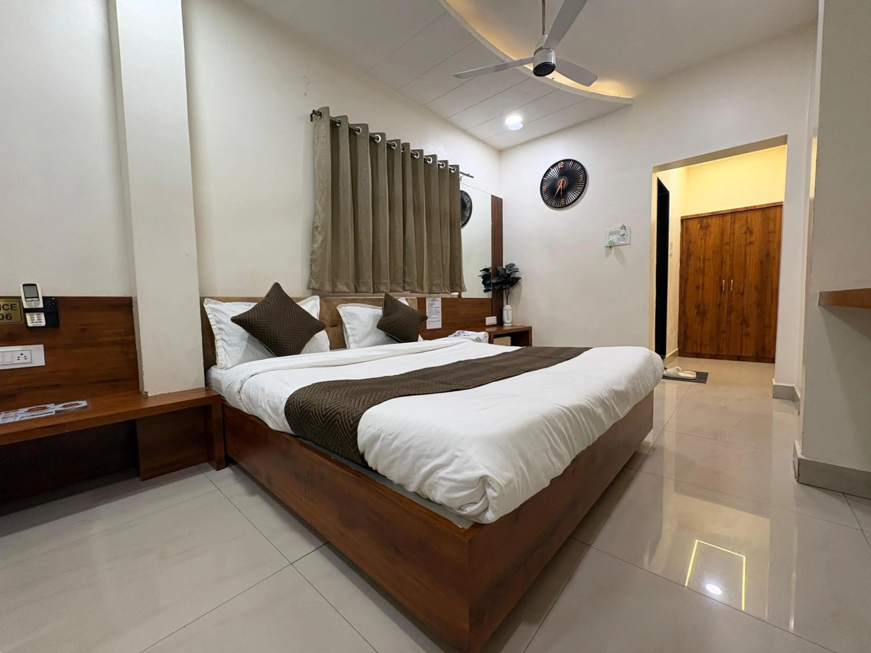 Bed in Hotel Anantshree Inn Shree Mahakaleshwar Temple Ujjain