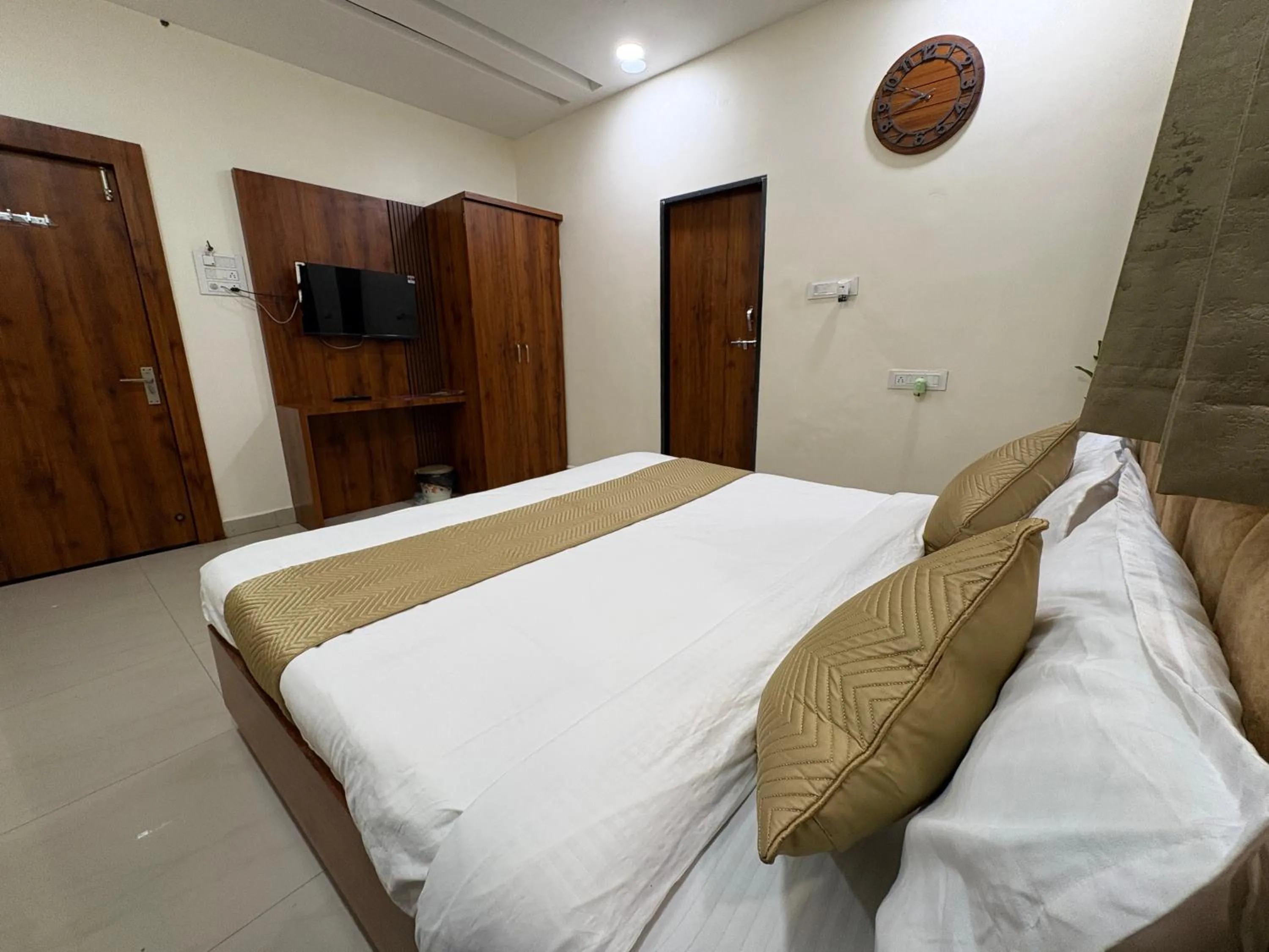 Bedroom, Bed in Hotel Anantshree Inn Shree Mahakaleshwar Temple Ujjain