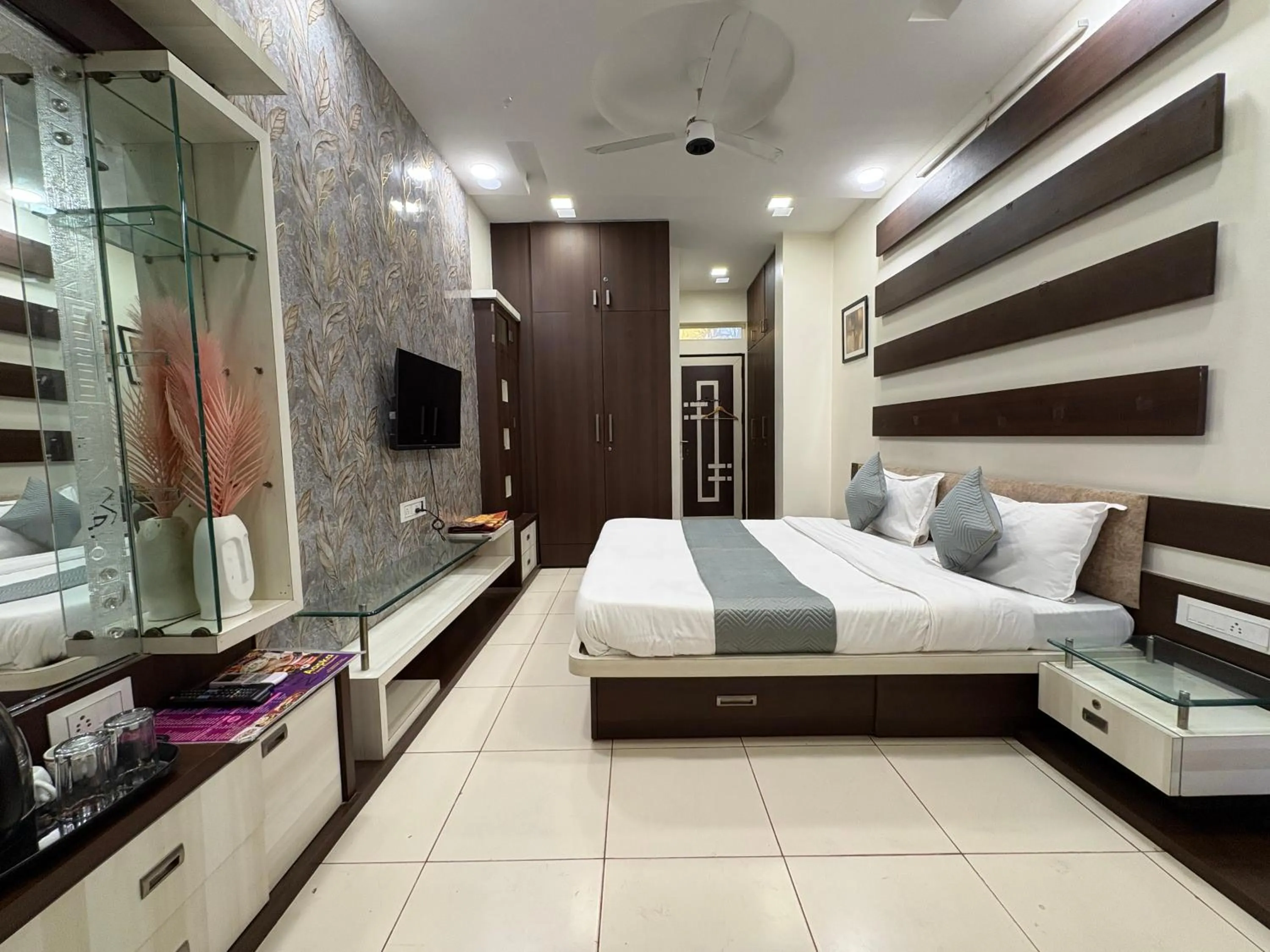 Photo of the whole room, Bed in Hotel Anantshree Inn Shree Mahakaleshwar Temple Ujjain