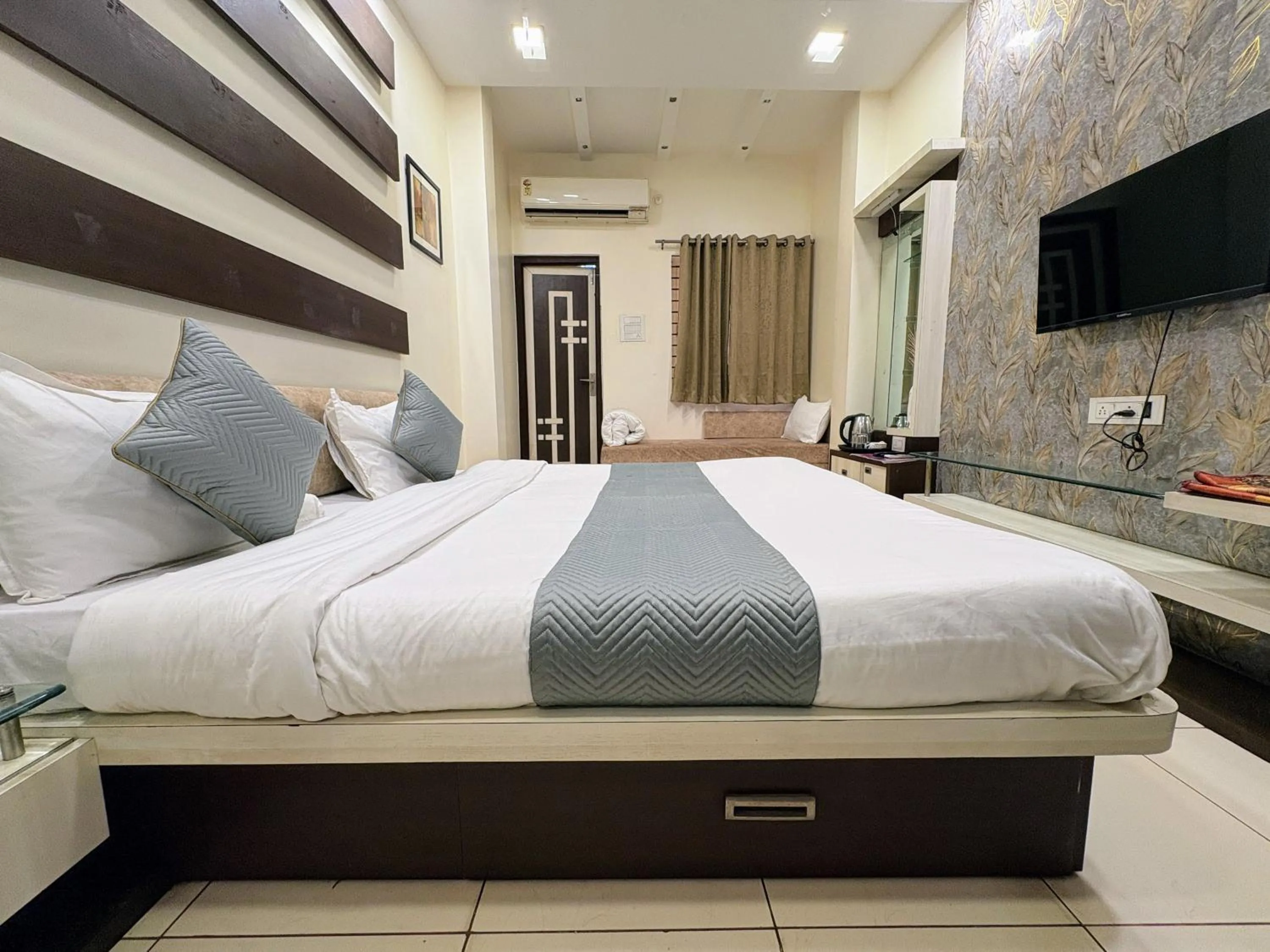 Bedroom, Bed in Hotel Anantshree Inn Shree Mahakaleshwar Temple Ujjain