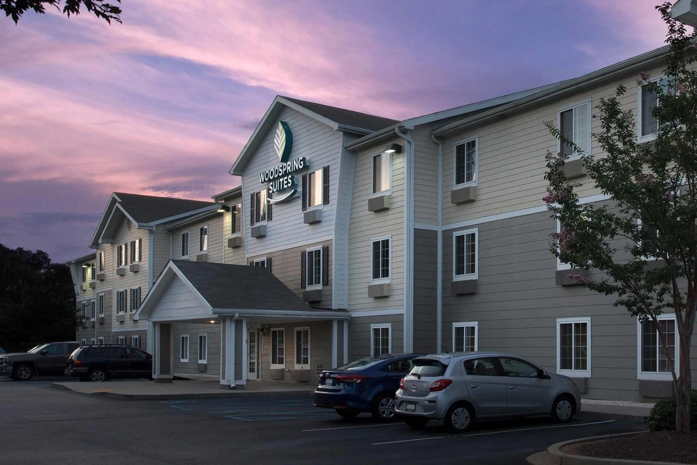 Property building in WoodSpring Suites Spartanburg - Duncan