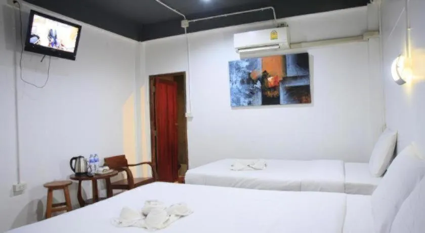 Bed in Hometel Hotel