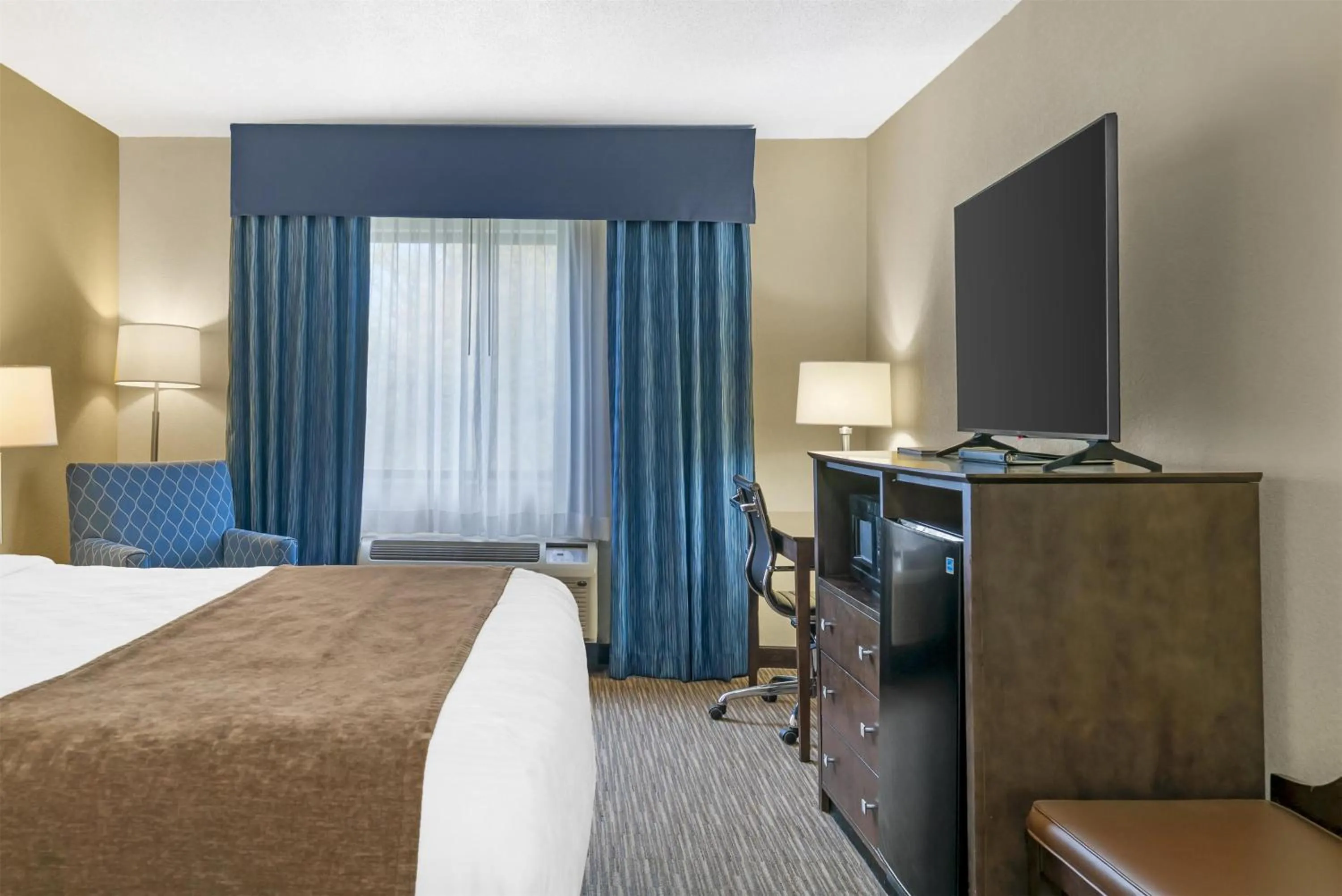 Bedroom, Bed in Best Western Port Huron Blue Water Bridge