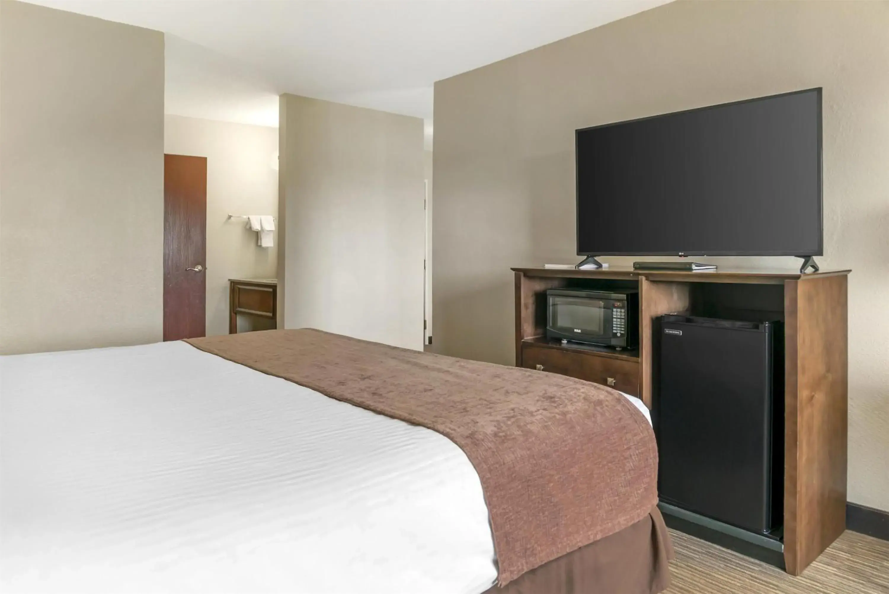 Photo of the whole room, Bed in Best Western Port Huron Blue Water Bridge Photo of the whole room, Bed in Best Western Port Huron Blue Water Bridge