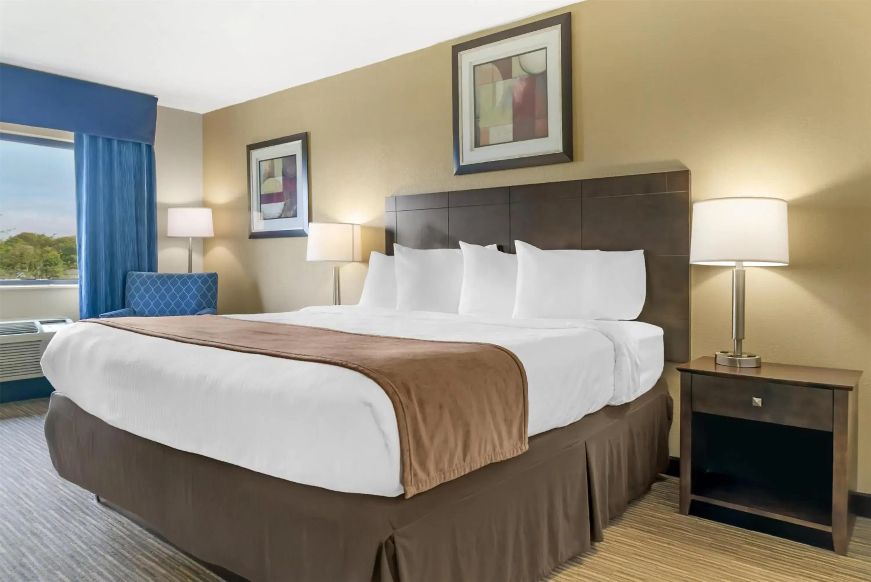 Photo of the whole room, Bed in Best Western Port Huron Blue Water Bridge Photo of the whole room, Bed in Best Western Port Huron Blue Water Bridge