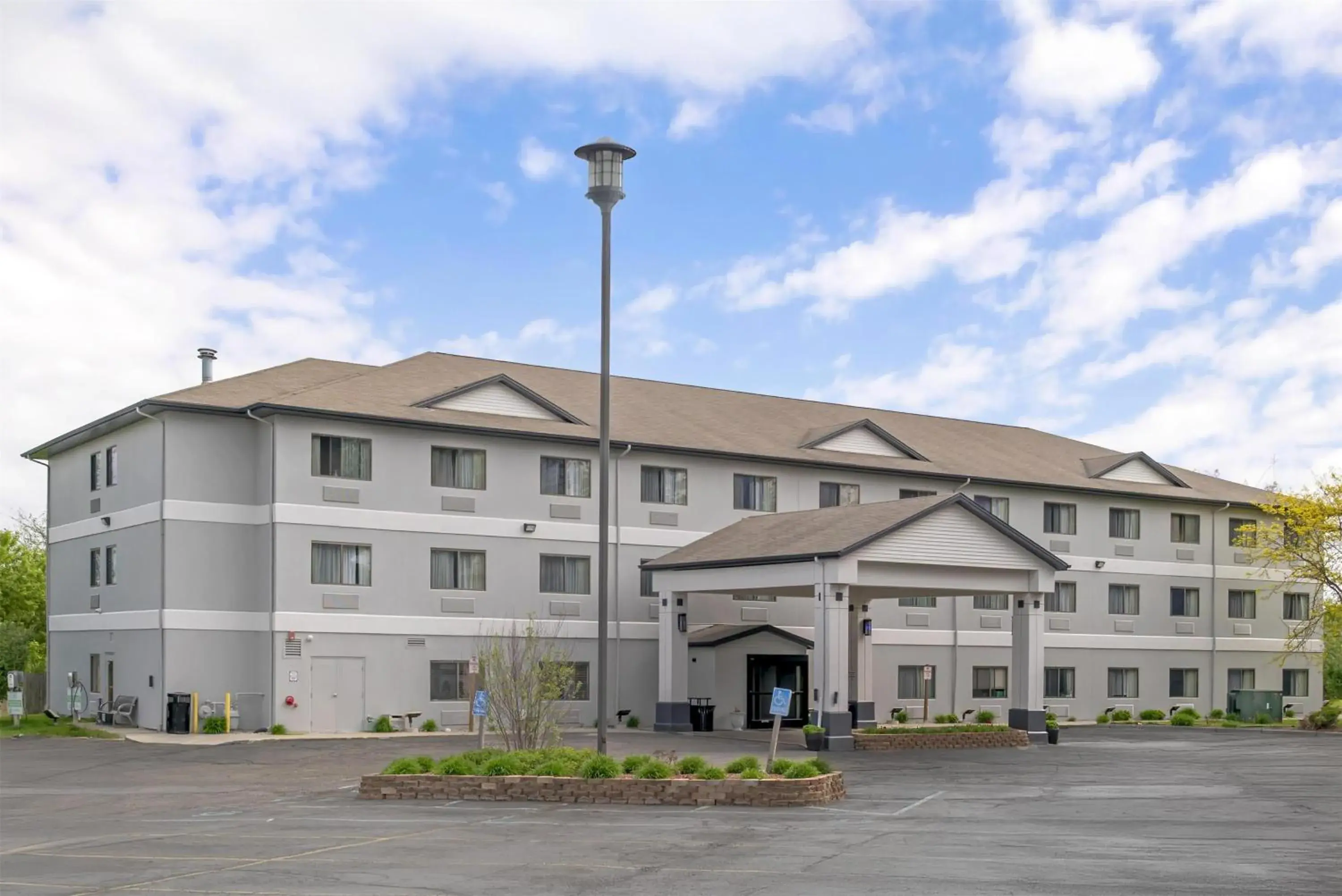 Property building in Best Western Port Huron Blue Water Bridge Property building in Best Western Port Huron Blue Water Bridge