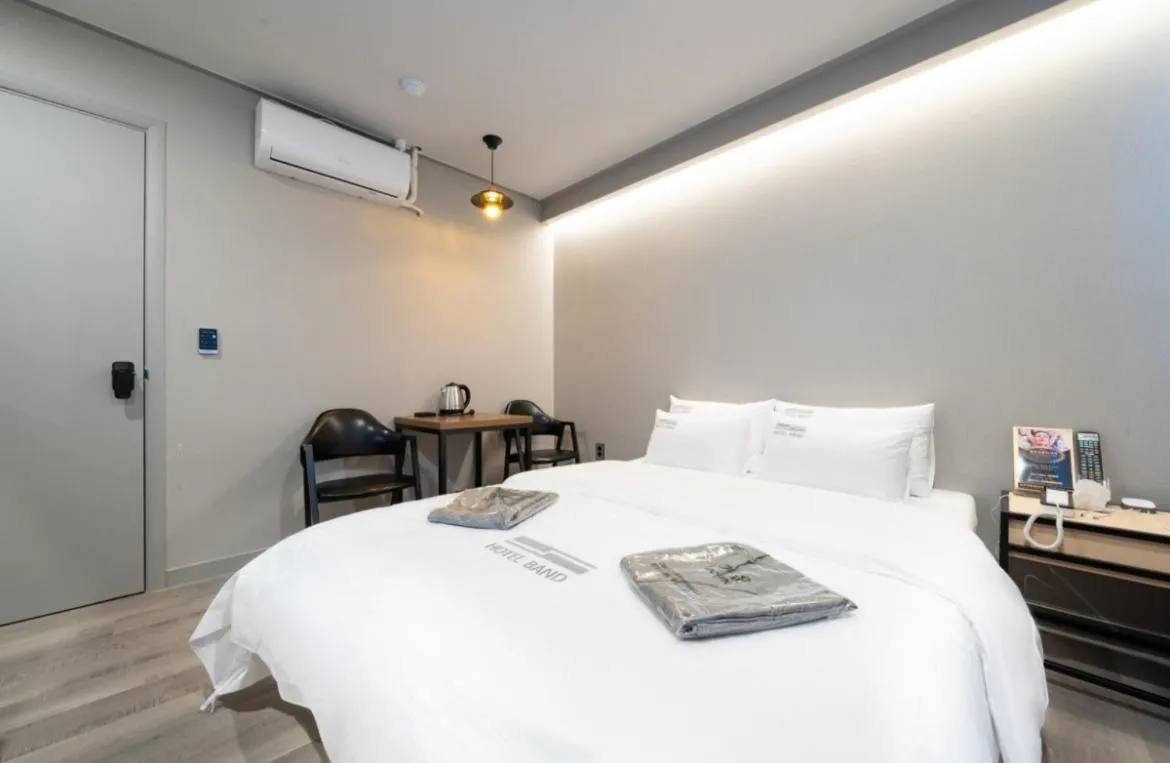 Bed in Hotel Band