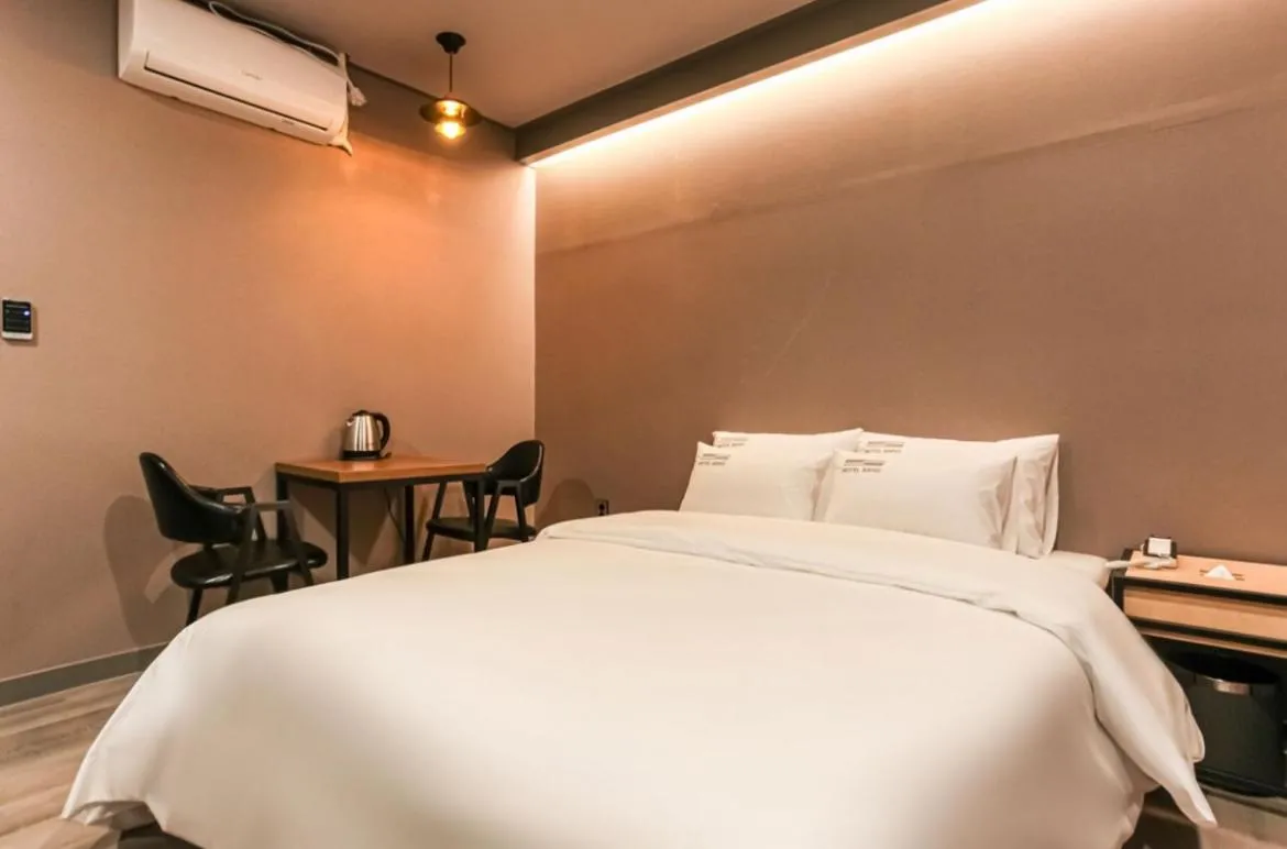 Bed in Hotel Band