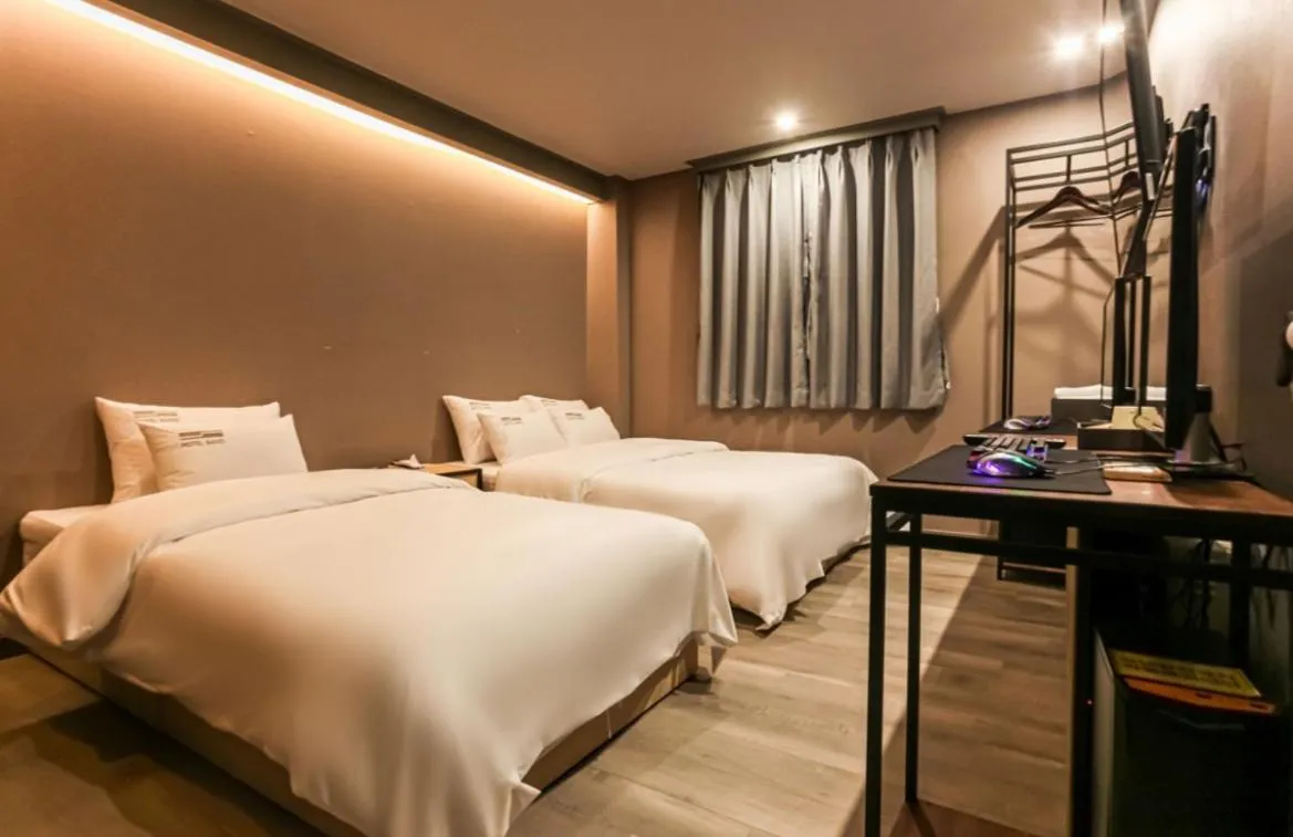 Bed in Hotel Band