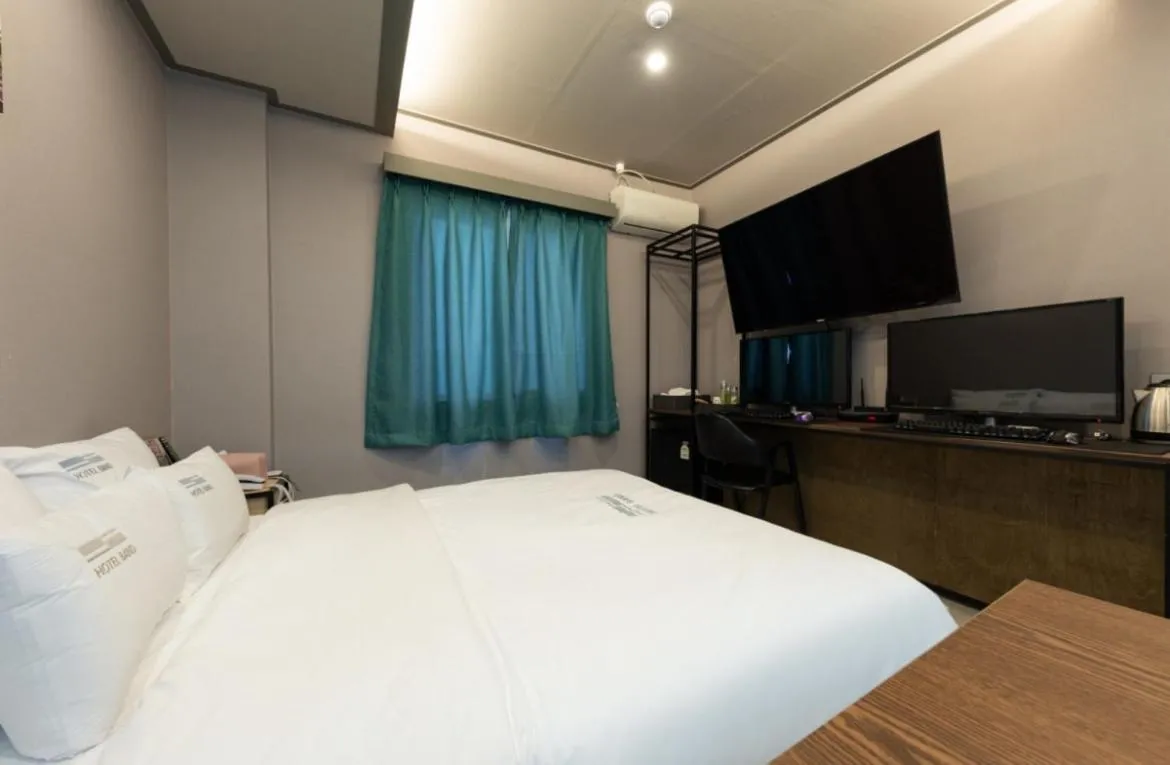 Bed in Hotel Band