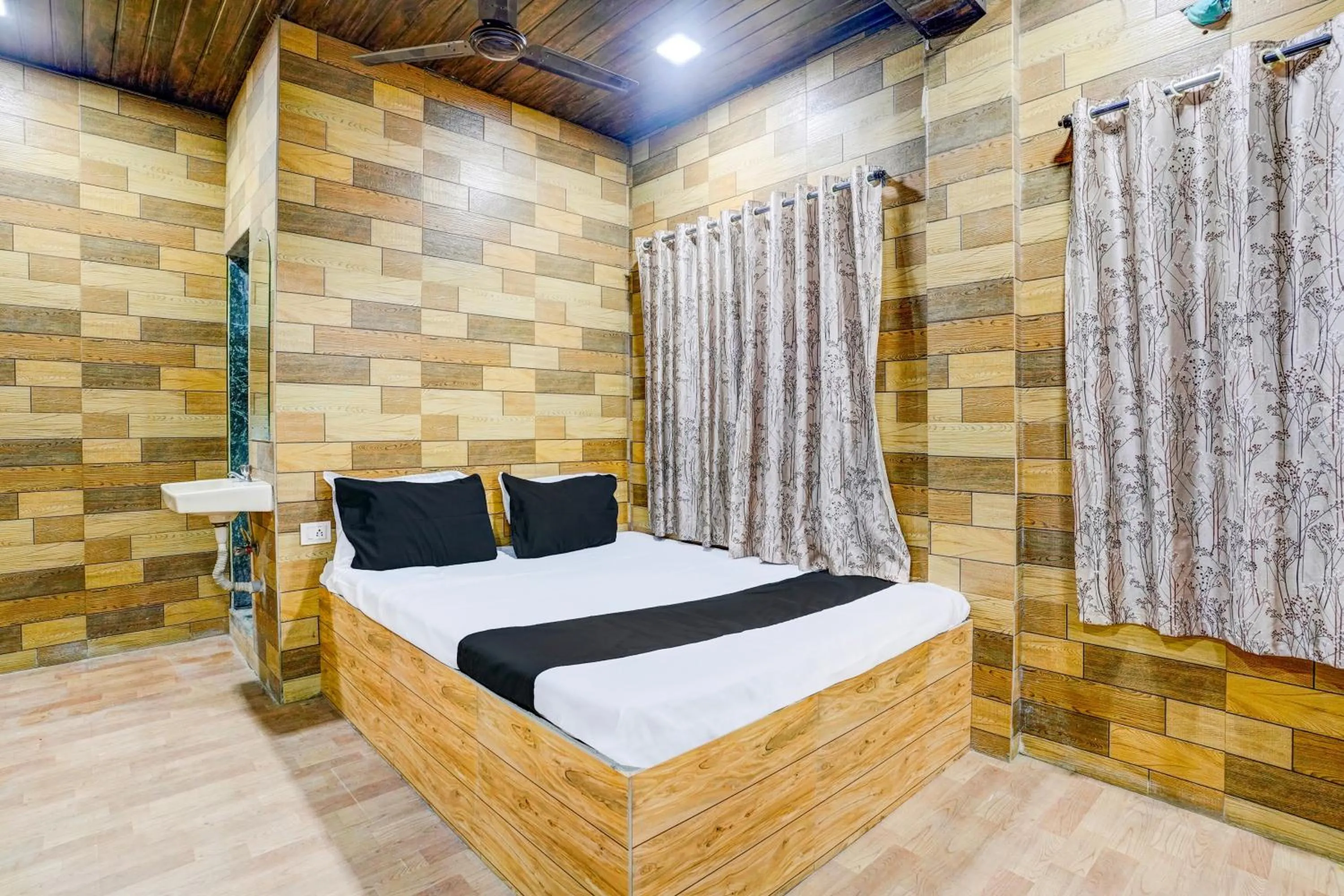 Bedroom, Bed in Hotel O Tulsi Resort