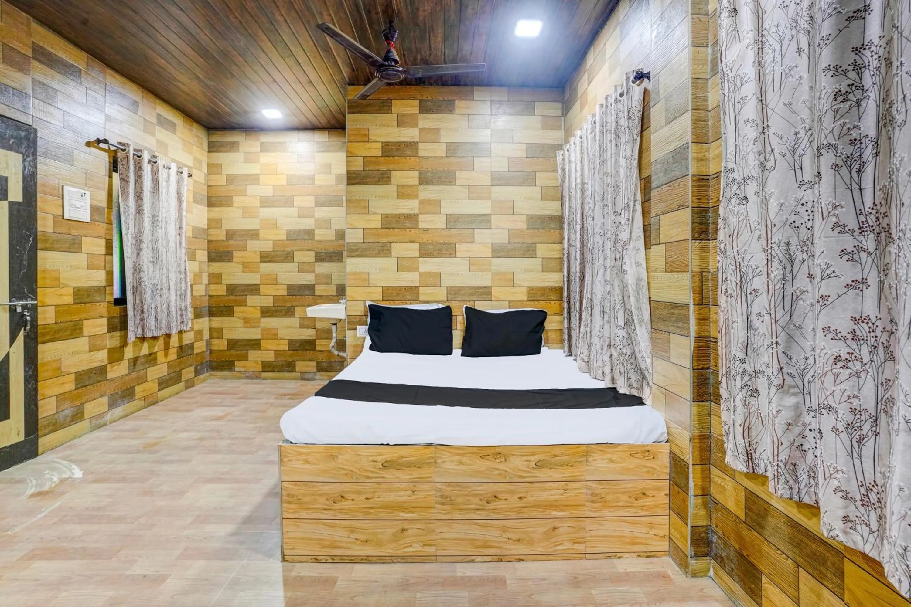 Bedroom, Bed in Hotel O Tulsi Resort