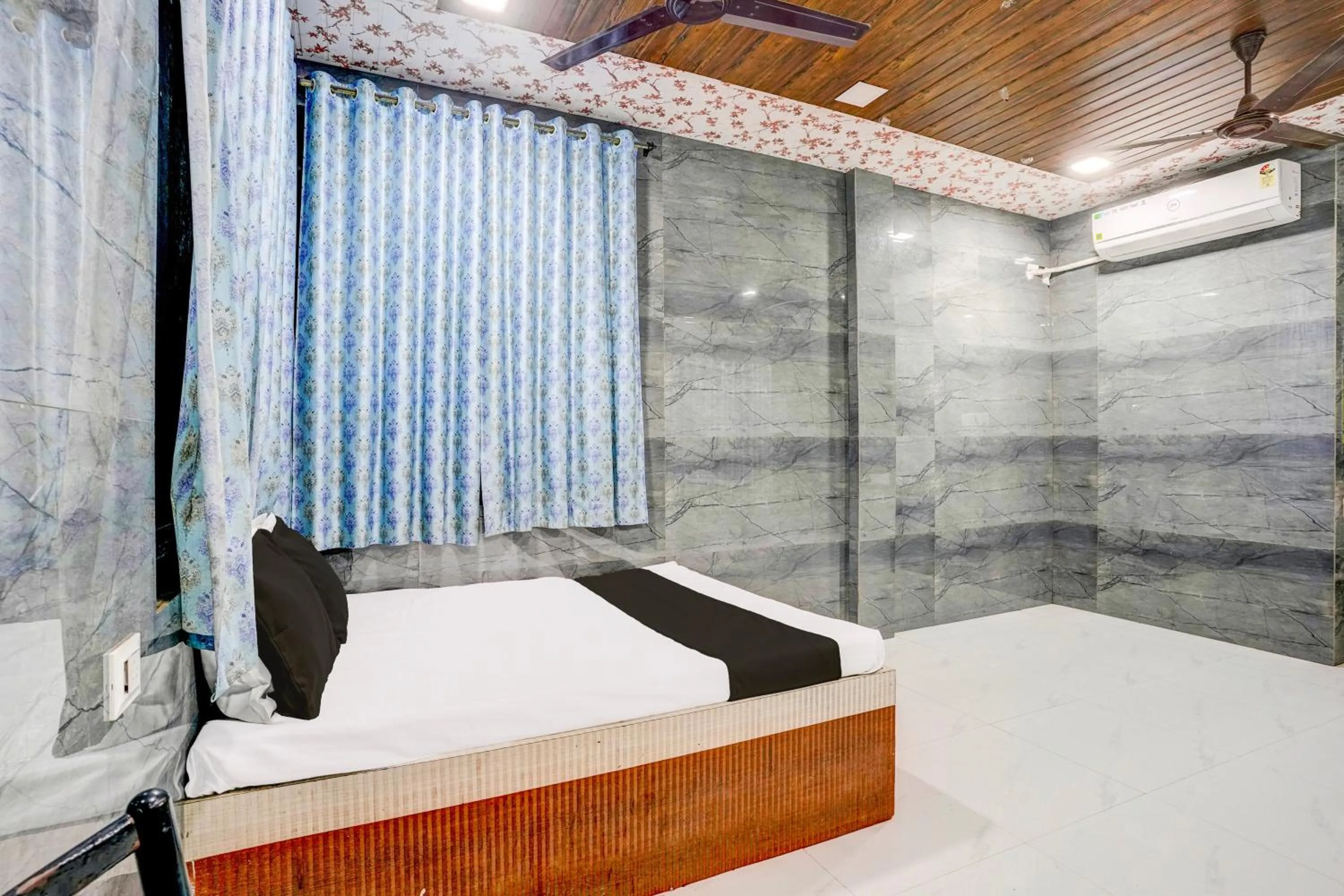 Bedroom, Bed in Hotel O Tulsi Resort