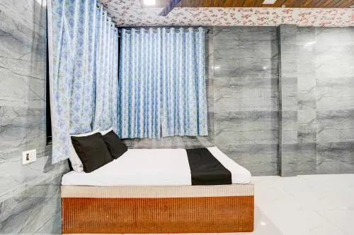 Bedroom, Bed in Hotel O Tulsi Resort