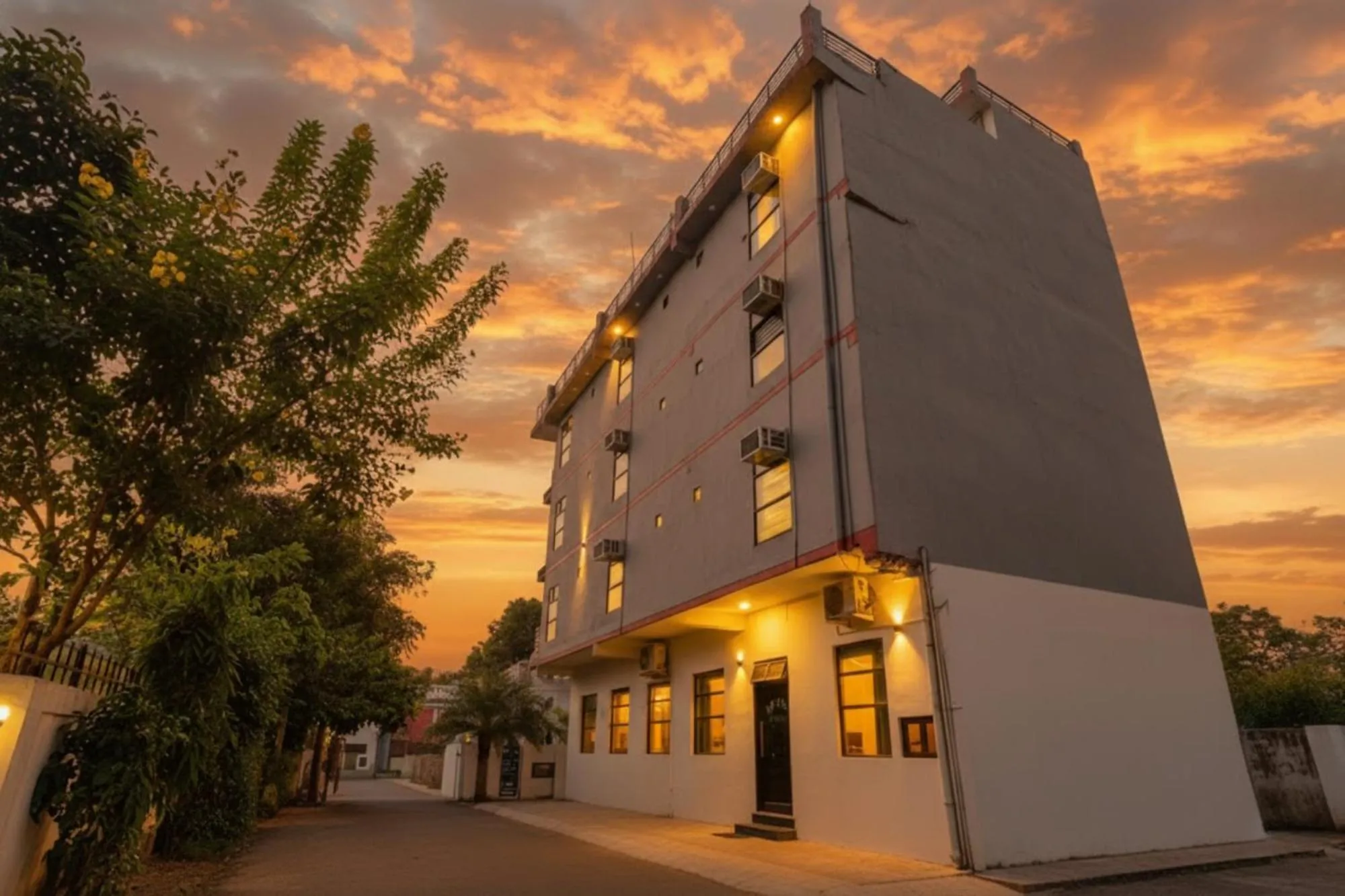 FabHotel Rajhans