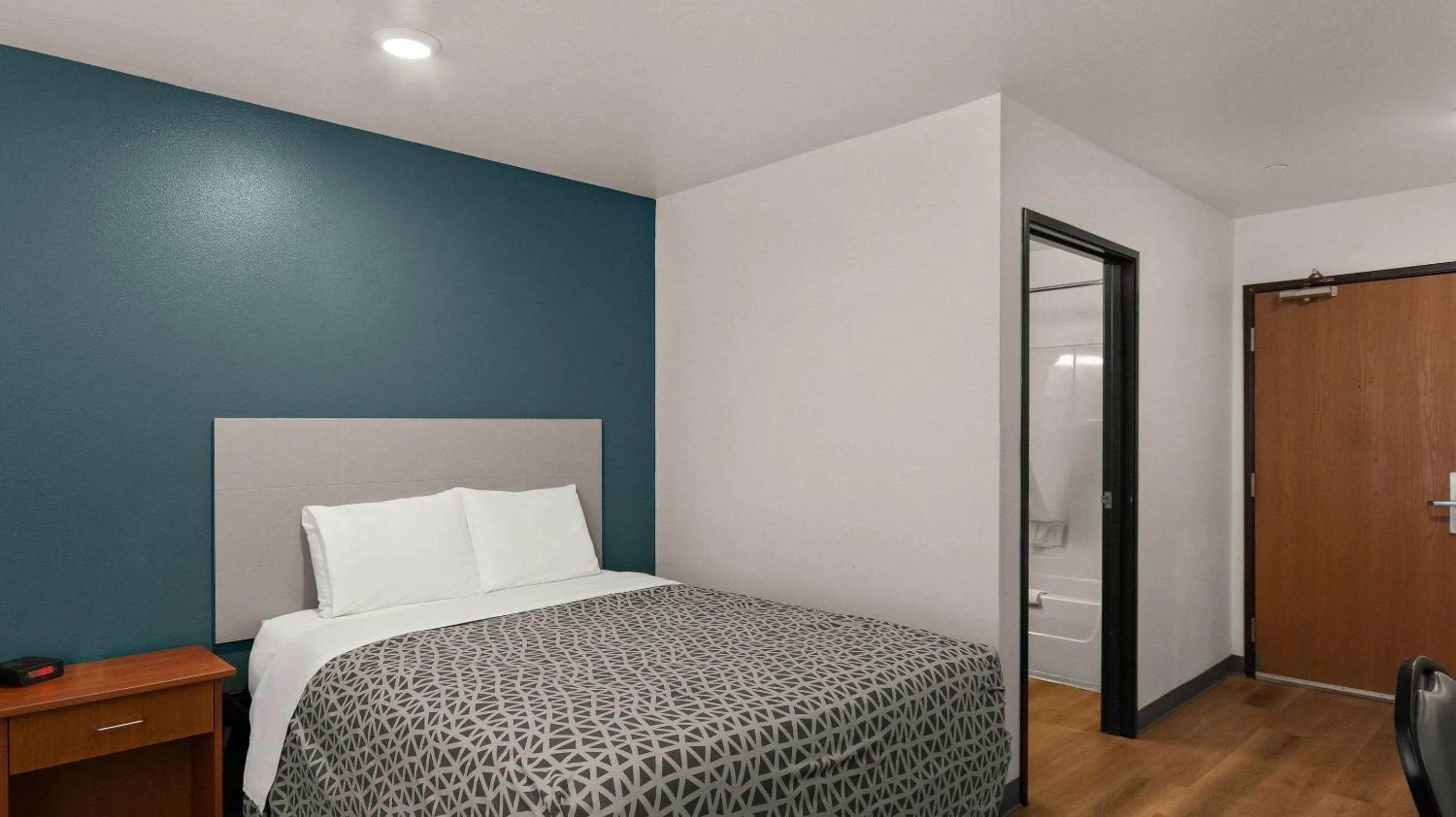 Bedroom, Bed in WoodSpring Suites Evansville