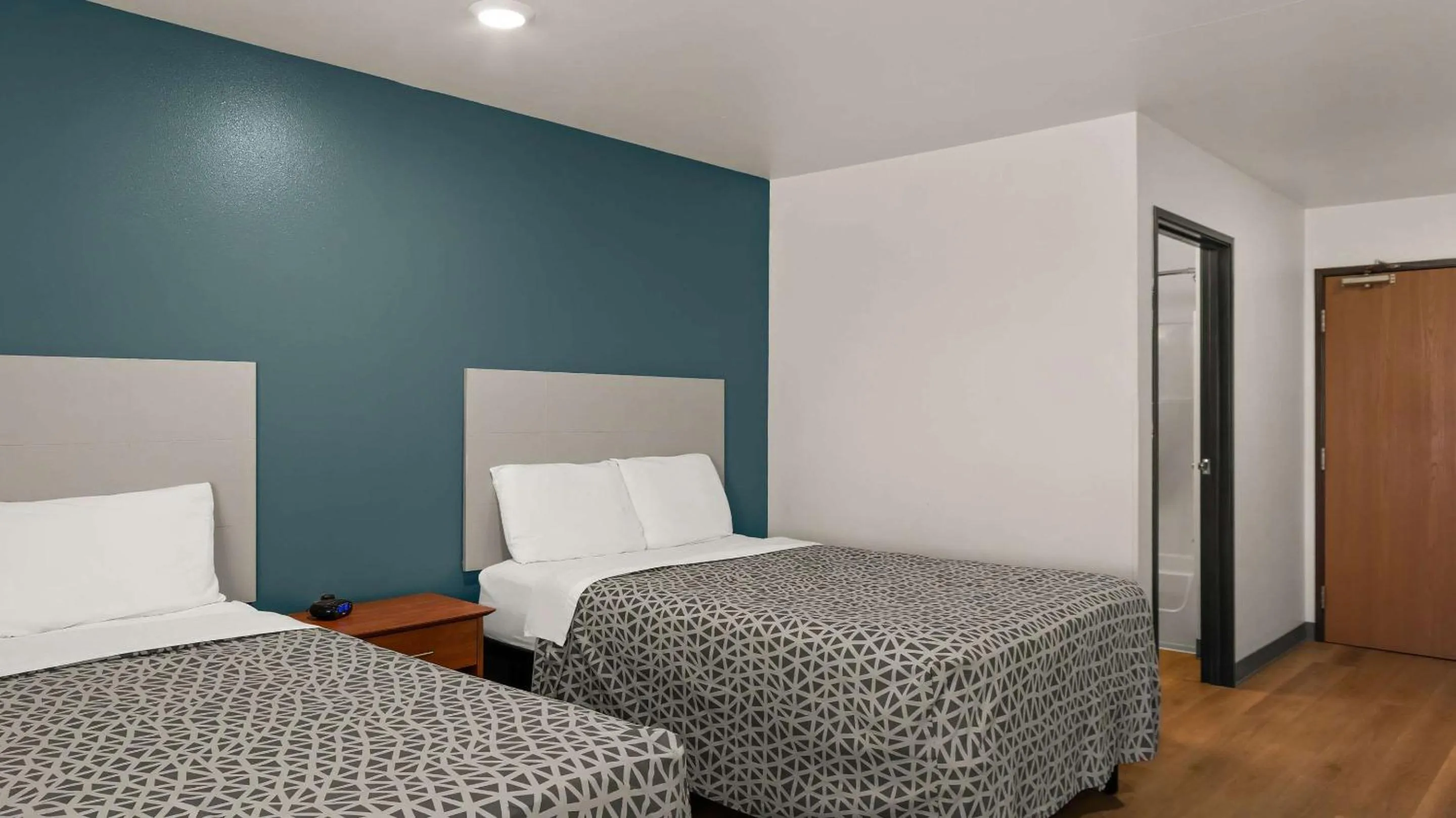 Bedroom, Bed in WoodSpring Suites Evansville