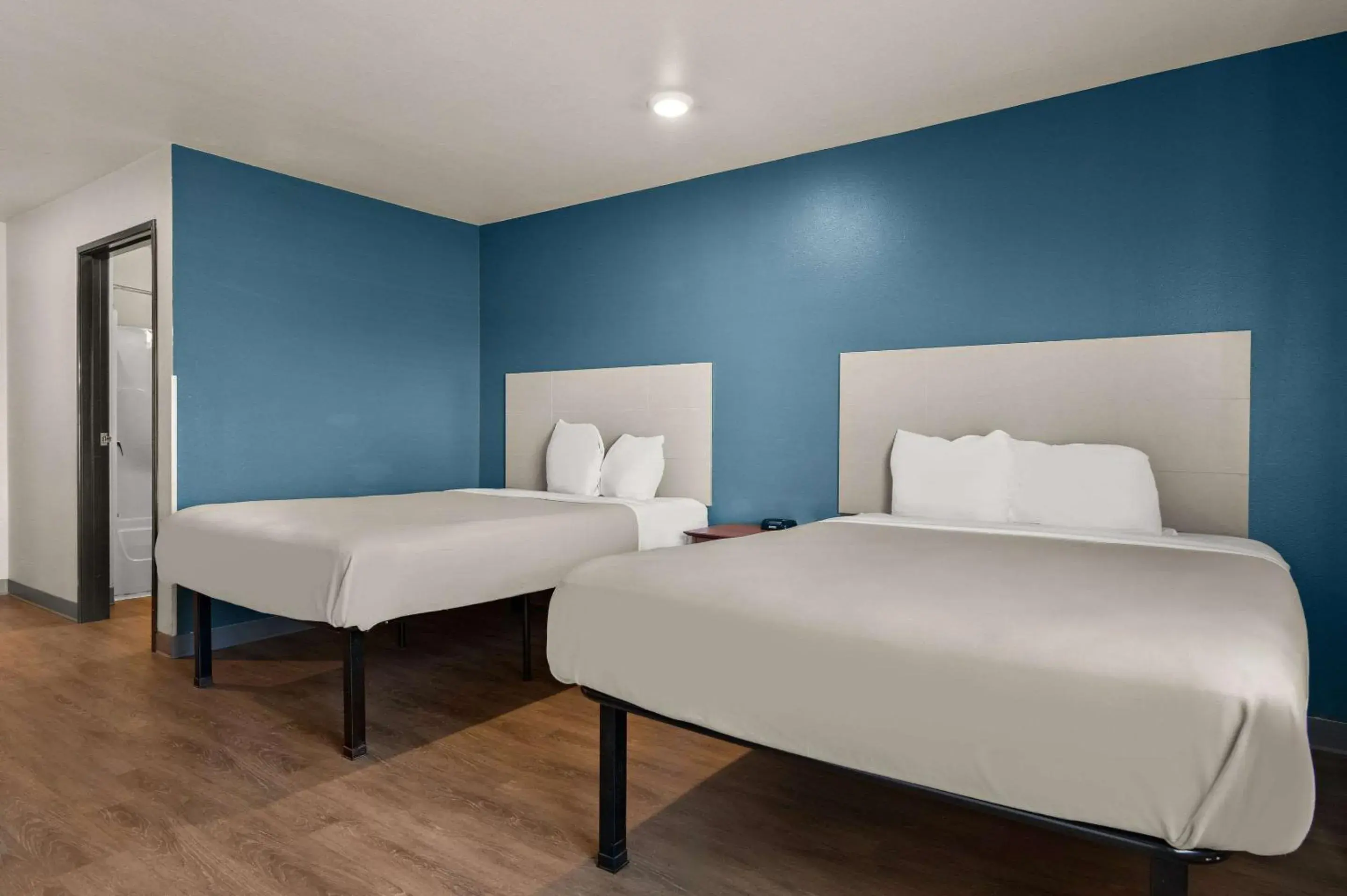 Bedroom, Bed in WoodSpring Suites Champaign near University Bedroom, Bed in WoodSpring Suites Champaign near University